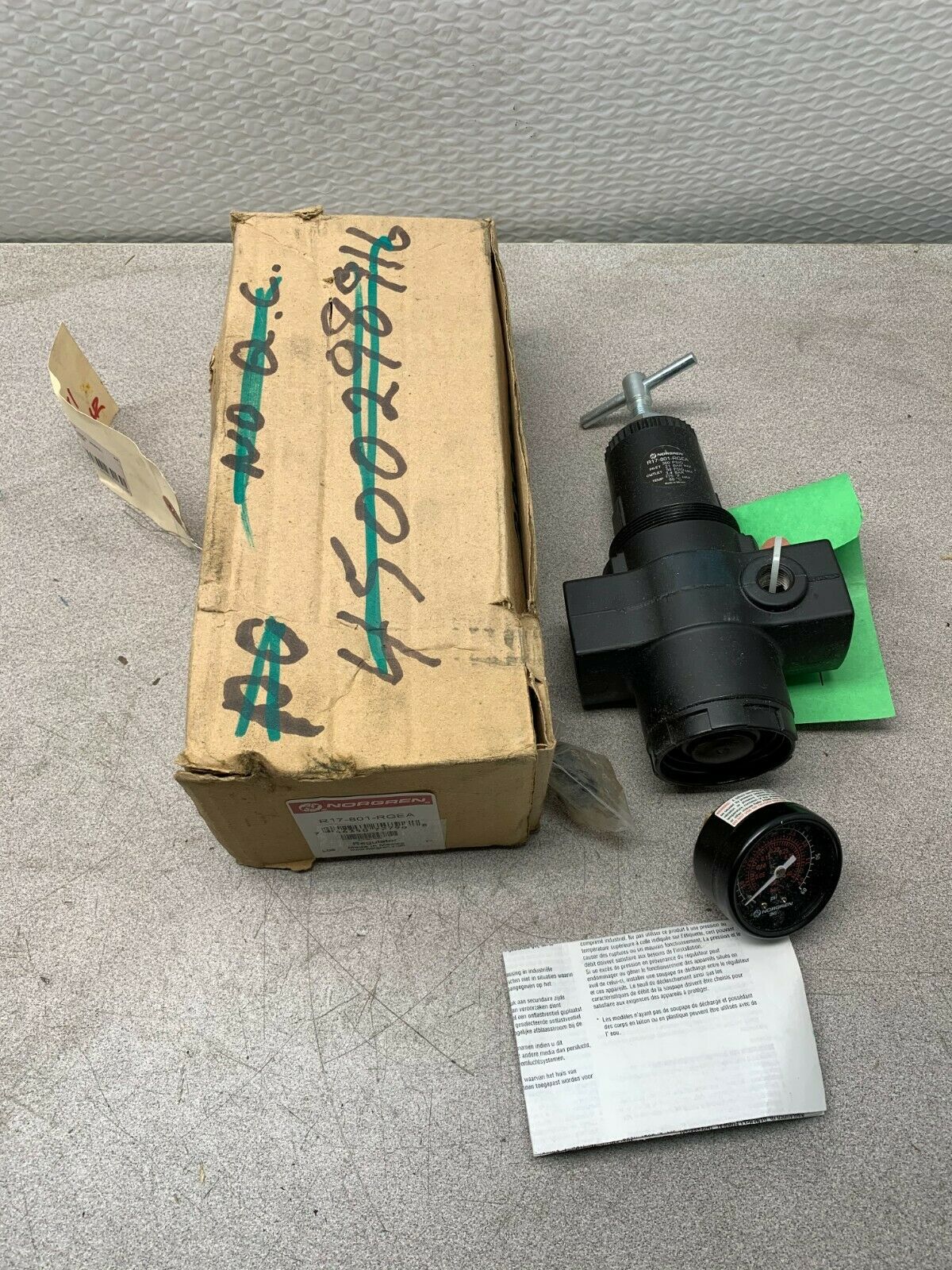 NEW IN BOX NORGREN PNEUMATIC REGULATOR R17-801-RGEA