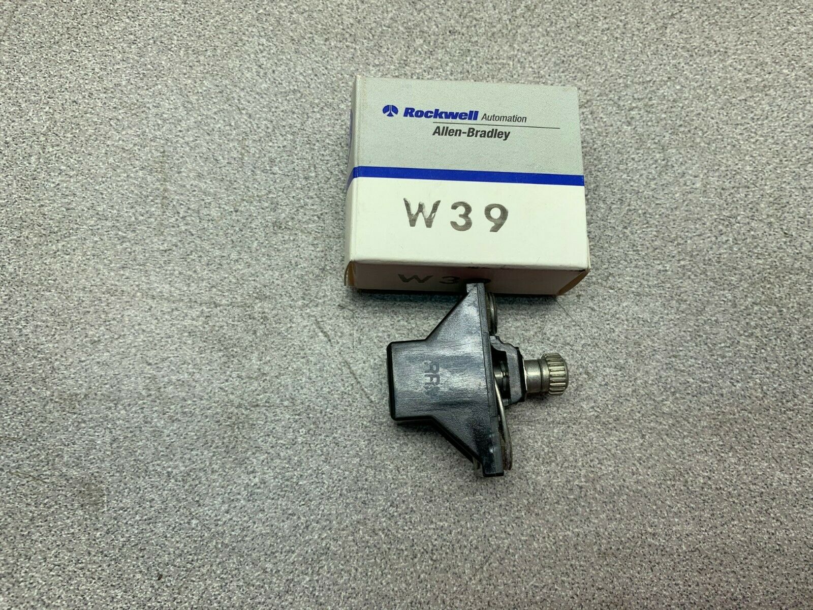 NEW IN BOX ALLEN BRADLEY HEATER ELEMENT W39