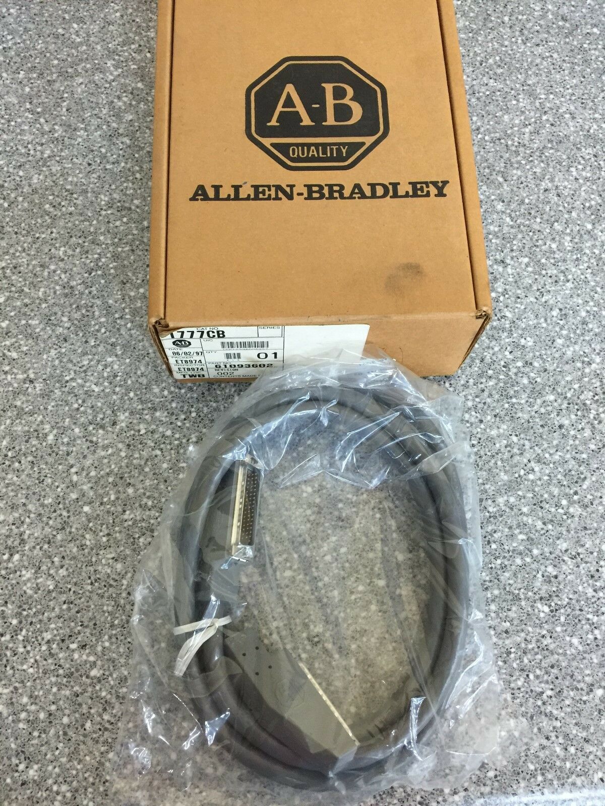 NEW IN BOX ALLEN BRADLEY INTERCONNECT CABLE 1777CB