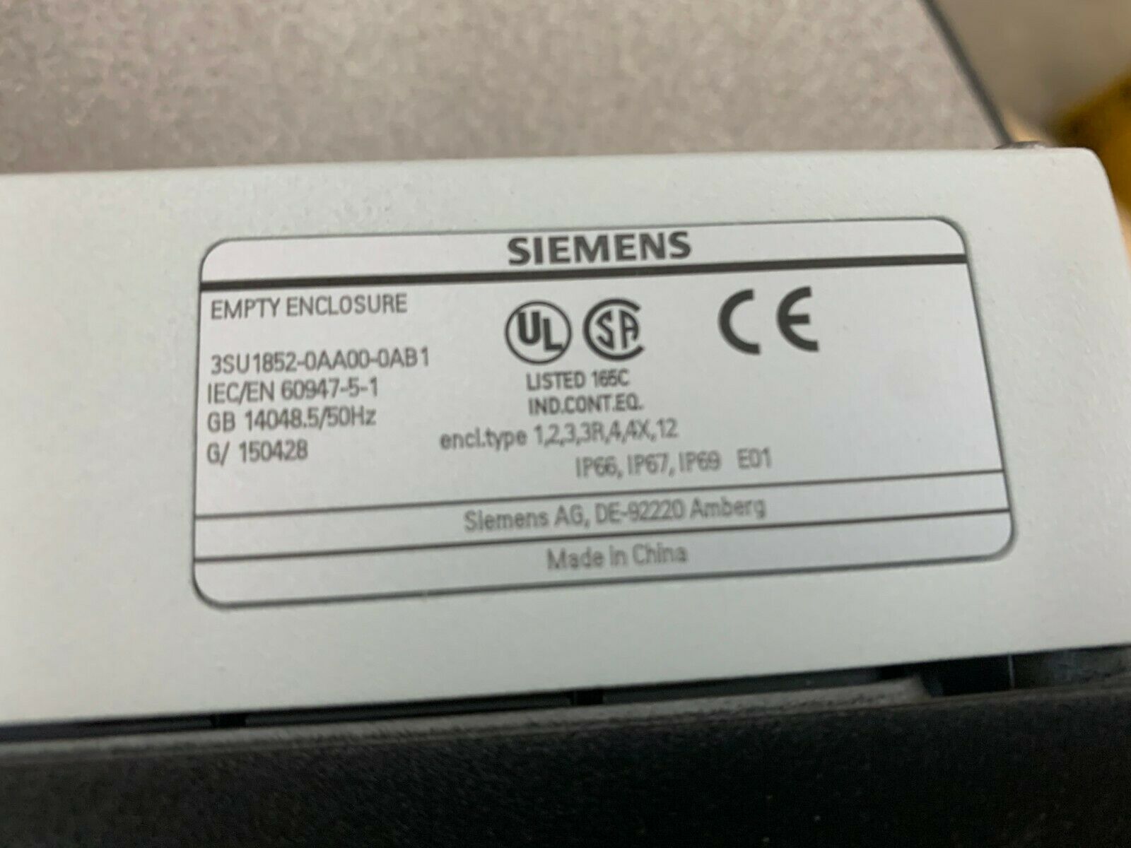 NEW IN BOX SIEMENS ENCLOSURE 3SU1852-0AA00-0AB1