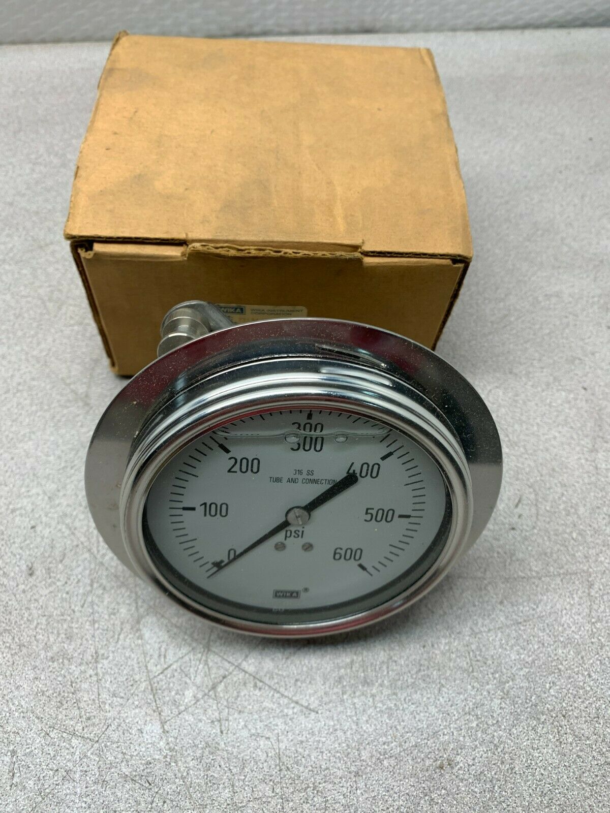 NEW IN BOX WIKA 232.54 4" LIQUID FILLED GAUGE 1/2" CONNECTION 0-600PSI 9745939