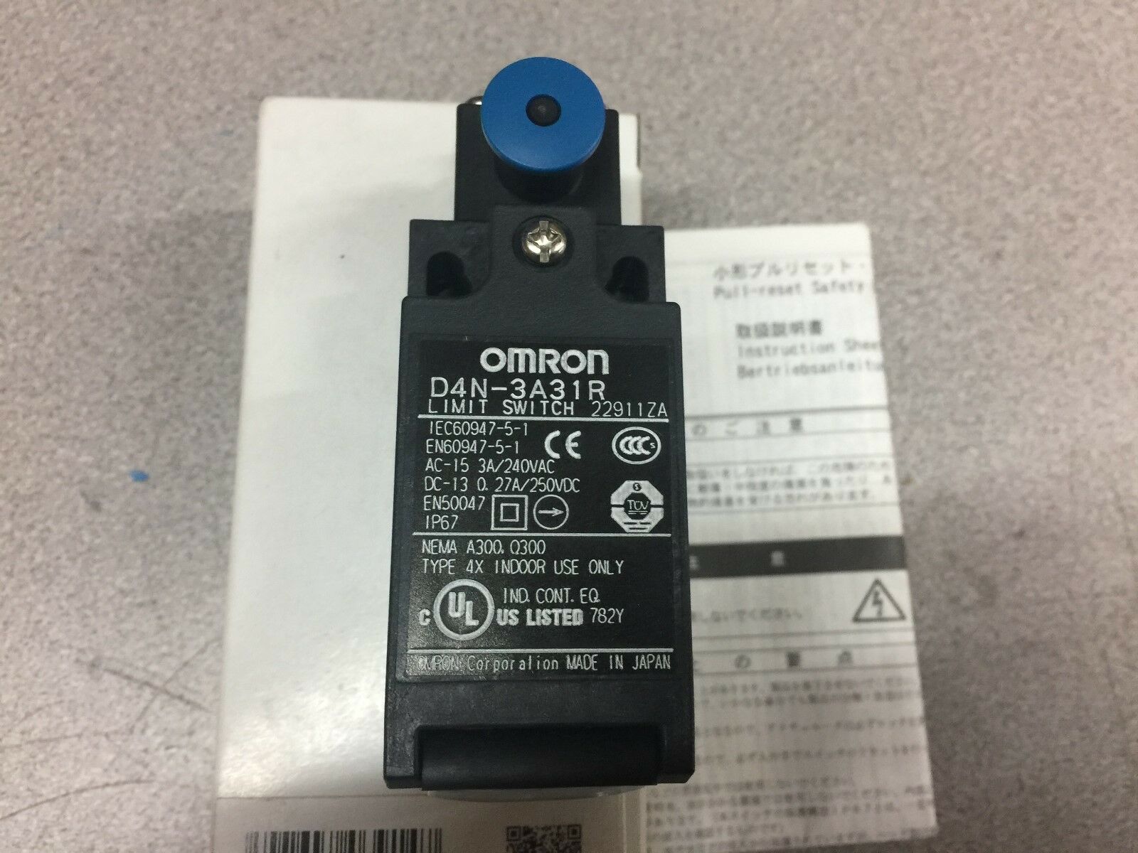 NEW IN BOX OMRON LIMIT SWITCH D4N-3A31R