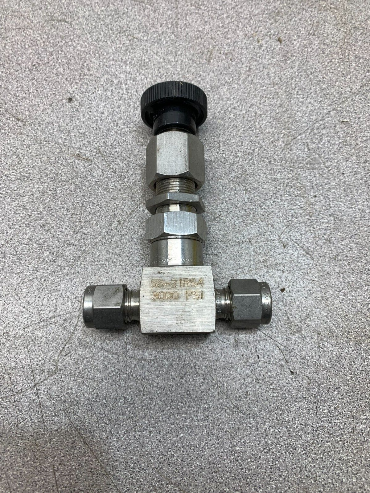 NEW NO BOX WHITEY 1/4" in 3000 PSI SS Stainless Steel Needle Valve SS-21RS4