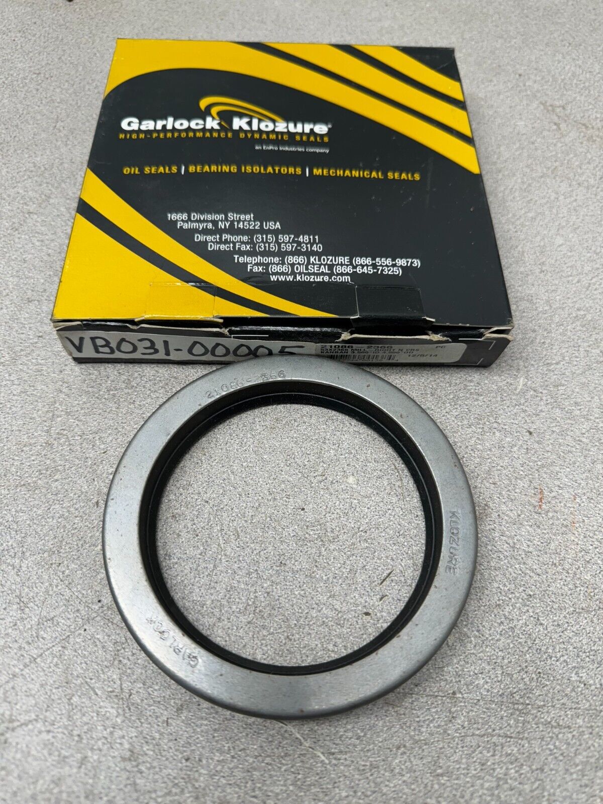 NEW IN BOX GARLOCK KLOZURE 53X2366 OIL SEAL 21086-2366