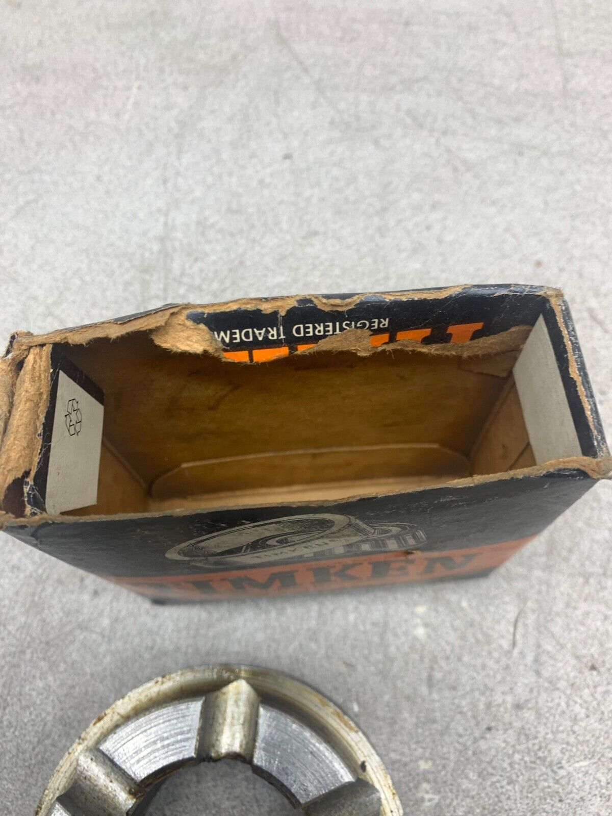 NEW IN BOX TIMKEN COMB. NUT & DUST COLLAR T-56003