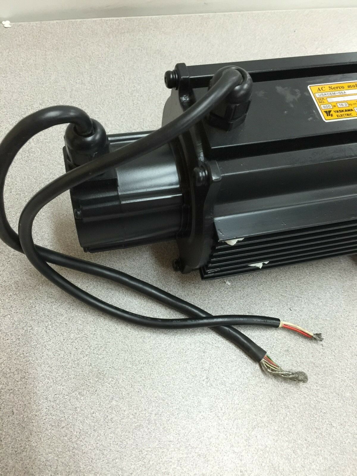 NEW YASKAWA AC SERVO MOTOR USACEM-05AA2K