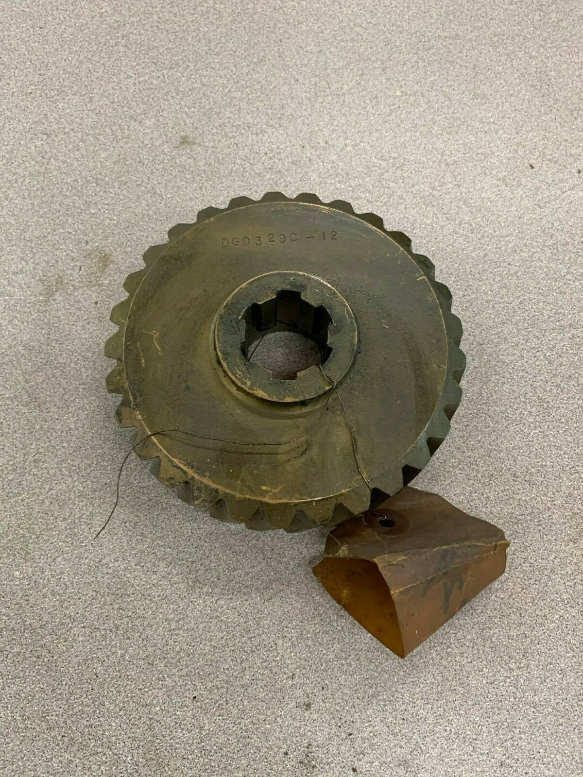 NEW NO BOX ARROW BEVEL GEAR DG03290-12