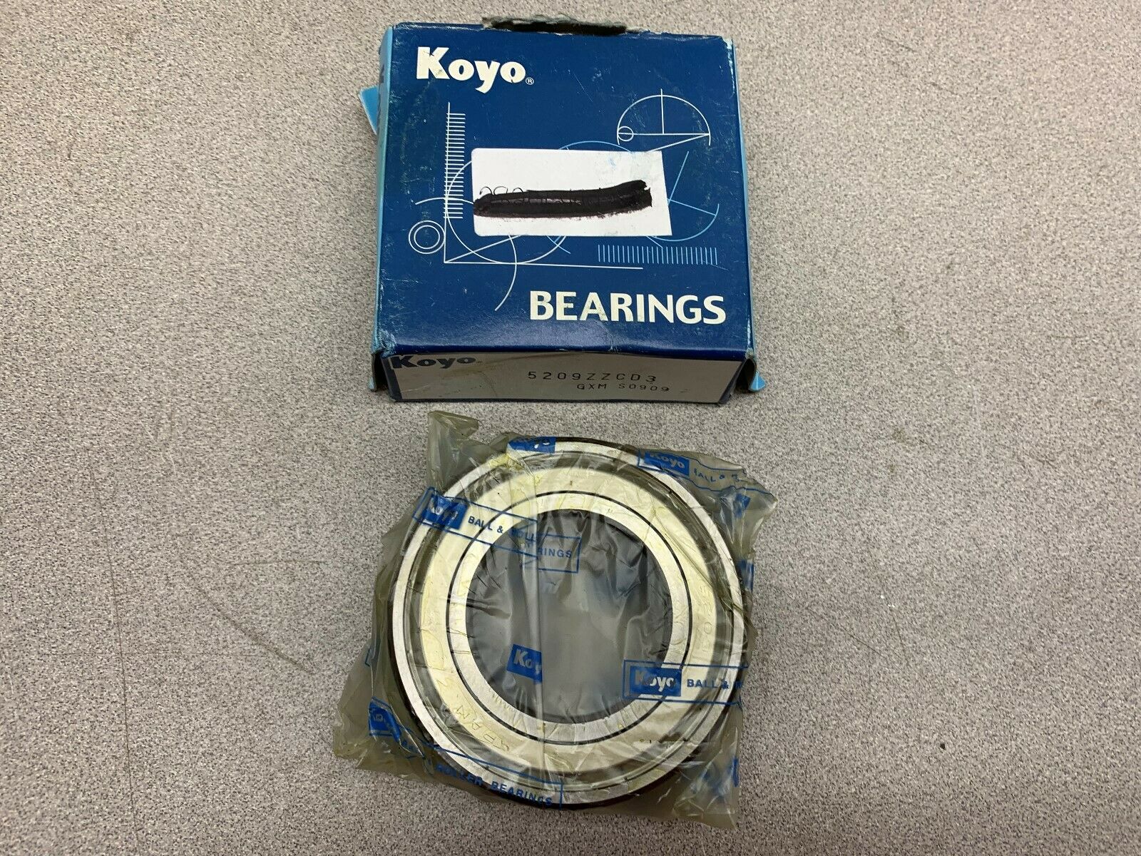 NEW IN BOX KOYO BEARINGS 5209ZZCD3