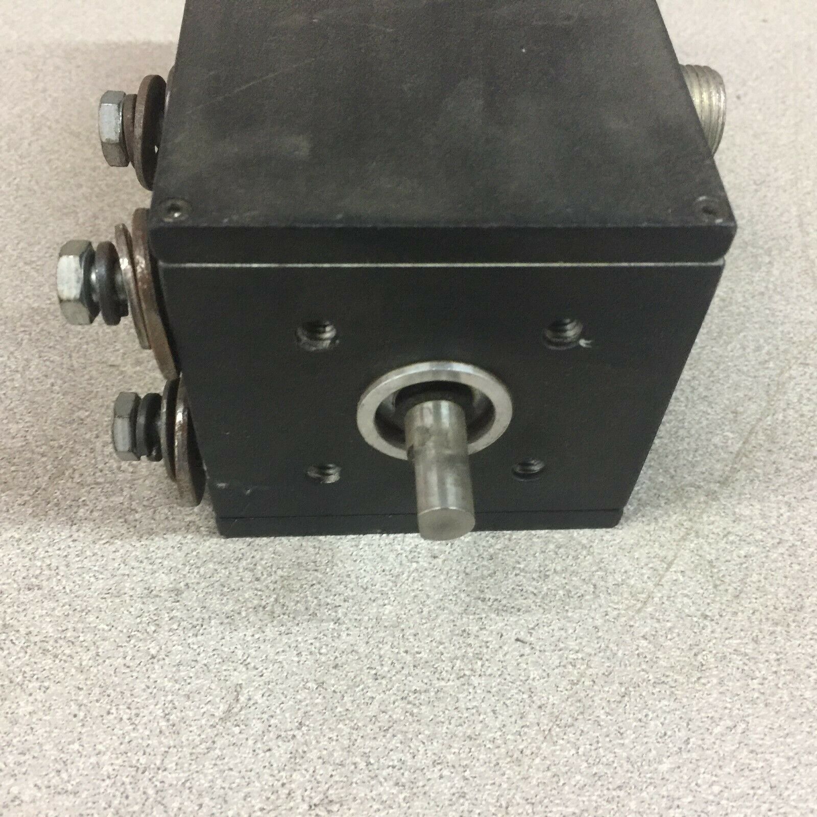 USED RED LION 5/28 VDC SHAFT ENCODER 4700100