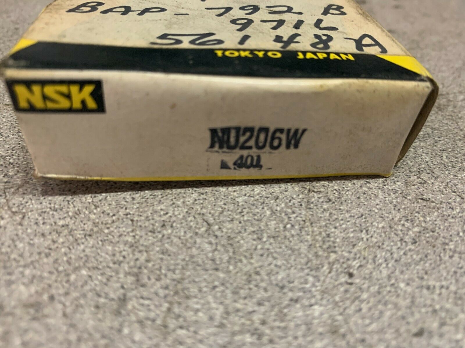 NEW IN BOX NSK ROLLER BEARING NU206W