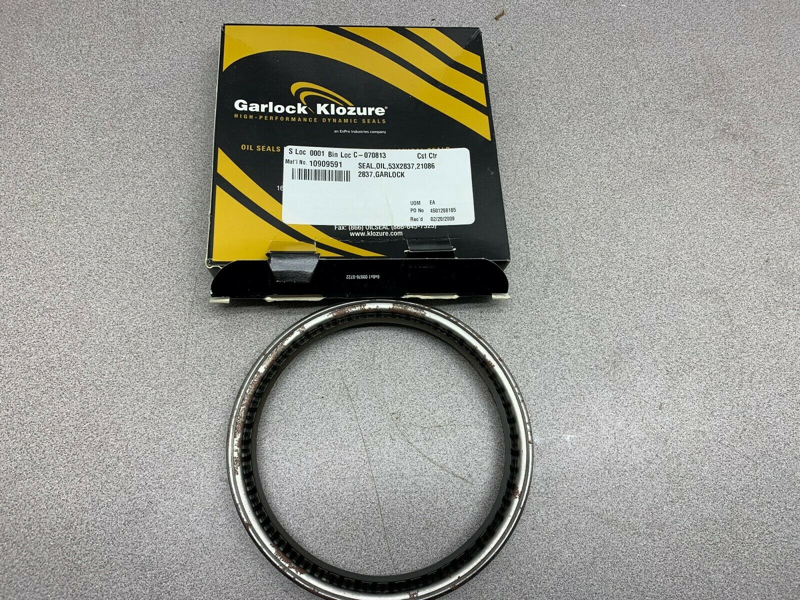 NEW IN BOX GARLOCK KLOZURE OIL SEAL 21086-2837