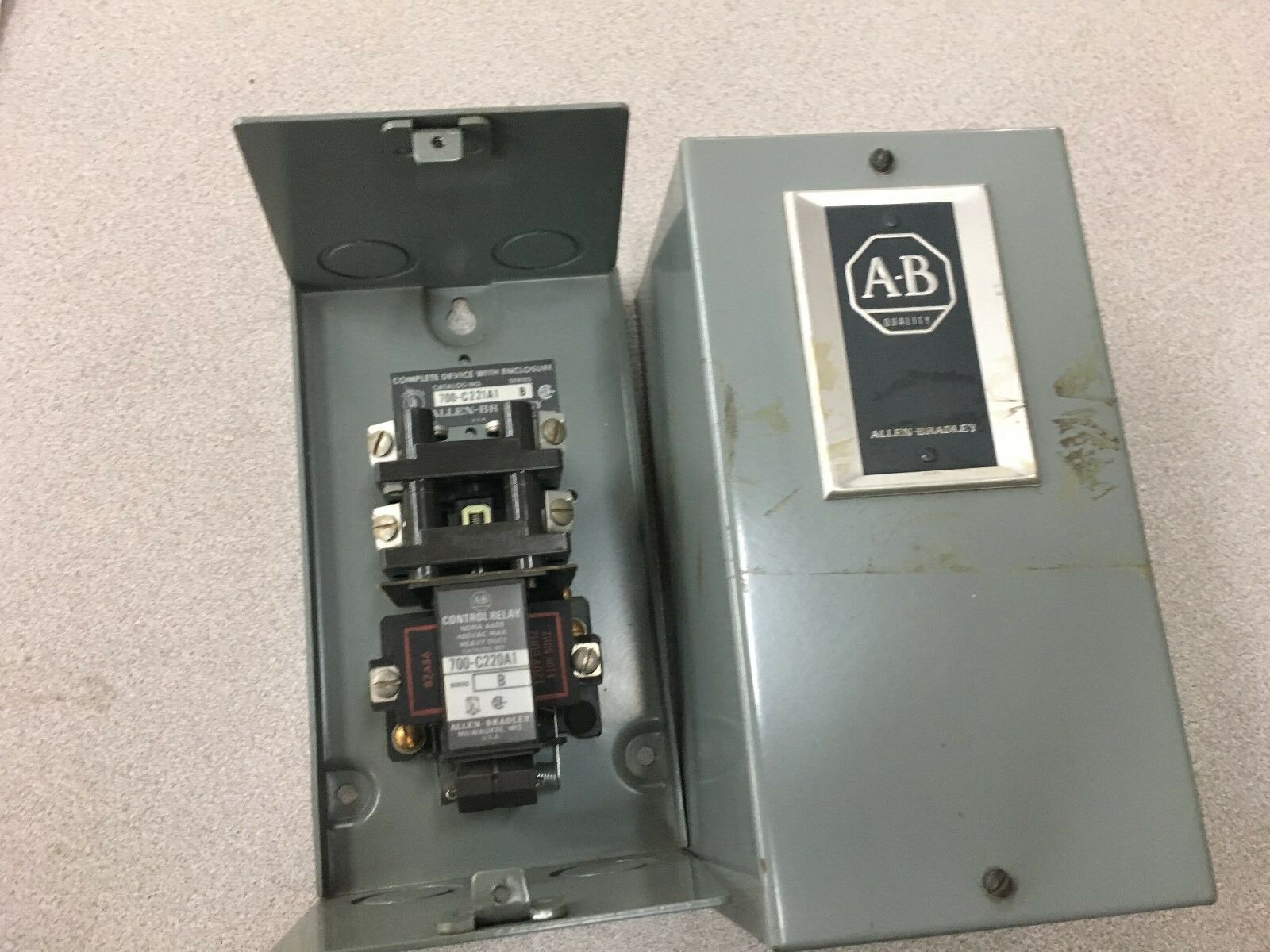 NEW NO BOX ALLEN-BRADLEY 4 POLE AC RELAY 700-C221A1 SERIES B