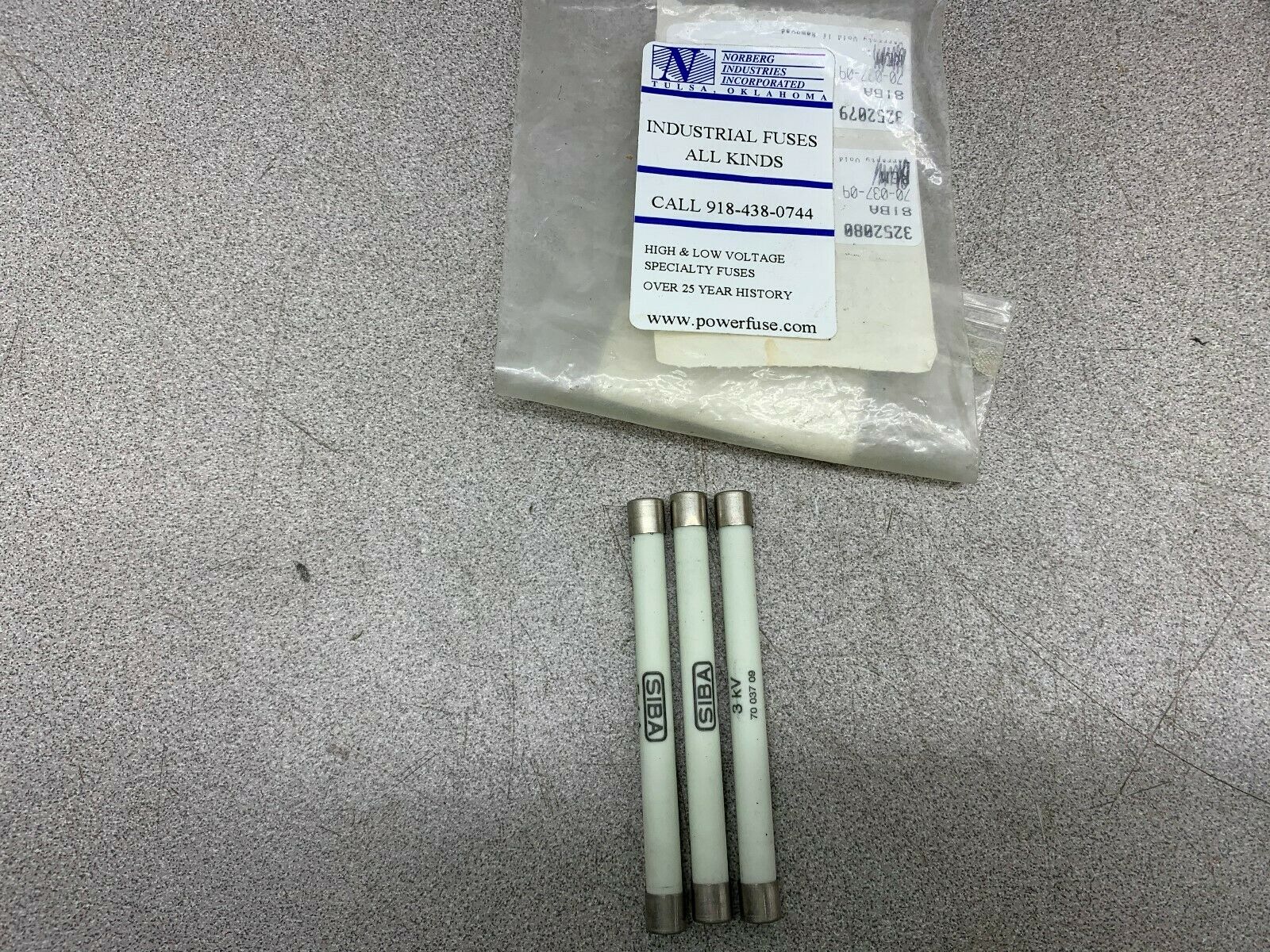 LOT OF 3 NEW NO BOX SIBA FUSE 700309