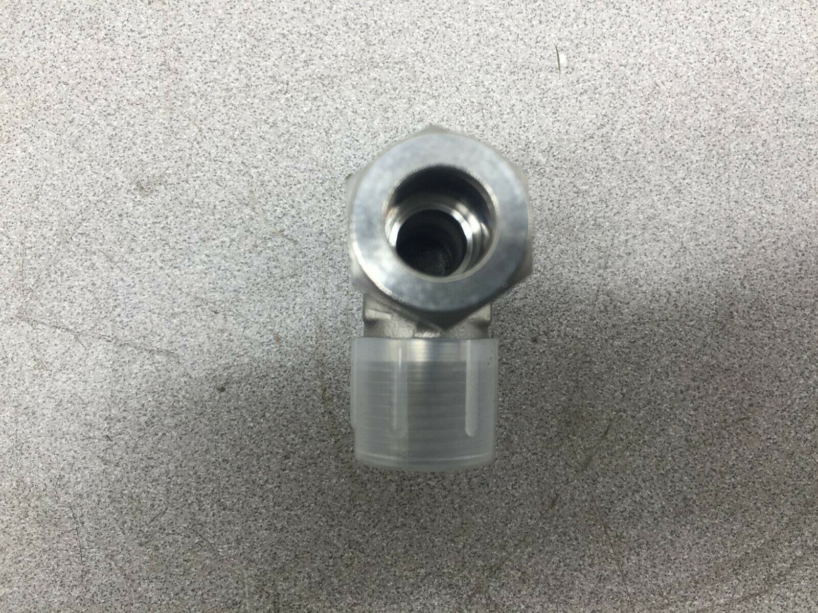 NEW NO BOX PARKER 1/2 TUBE X 1/2 TUBE X 1/2 NPT MALE TEE SS-810-3-8TTM