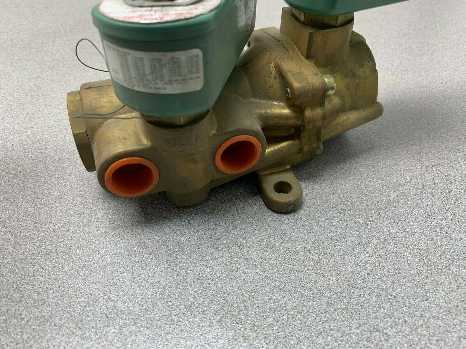 NEW NO BOX ASCO RED HAD 1/2" PIPE 125VDC. SOLENOID VALVE JKC834482