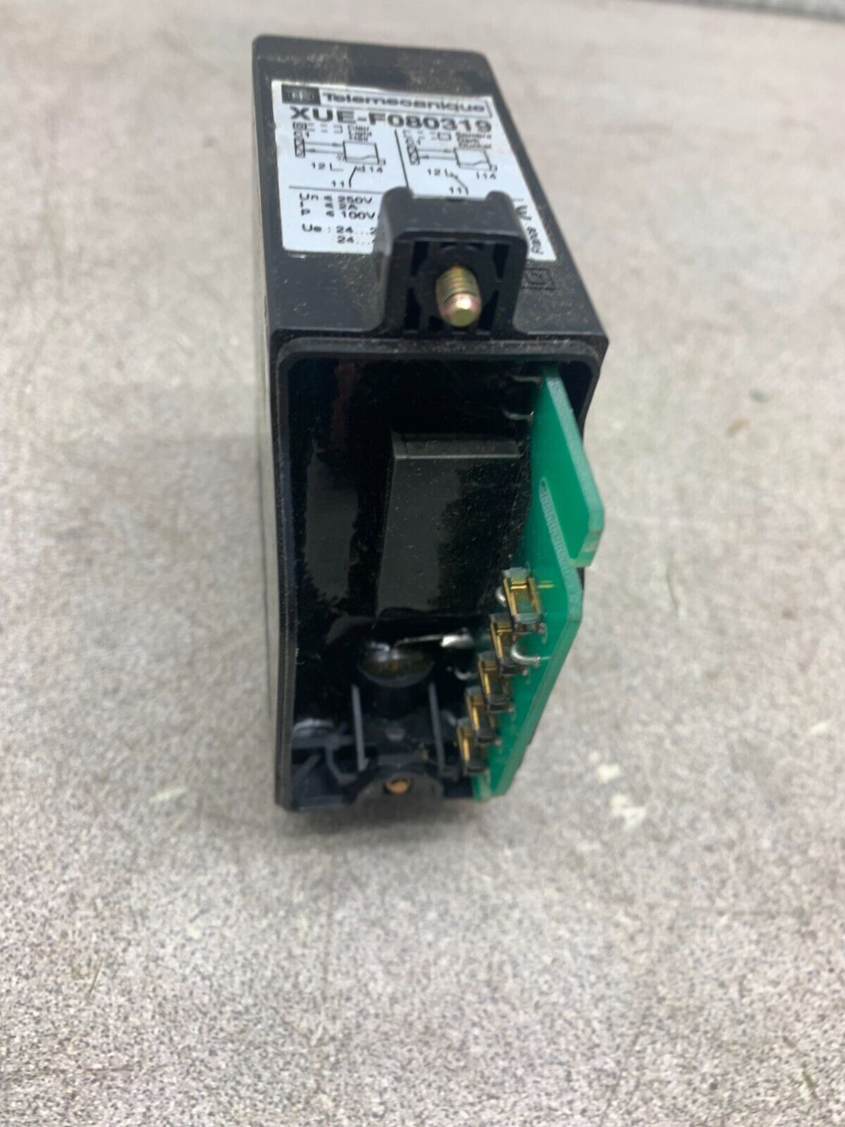 USED TELEMECANIQUE PHOTOELECTRIC SENSOR XUE-F080319