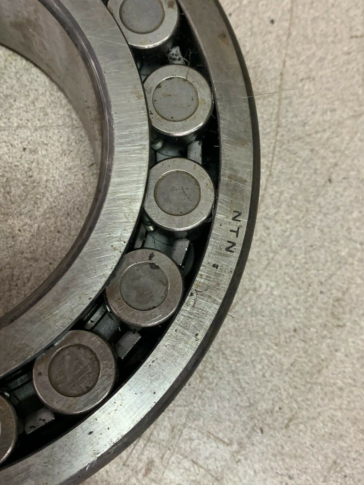 NEW NTN SPHERICAL ROLLER BEARING 22220BD1