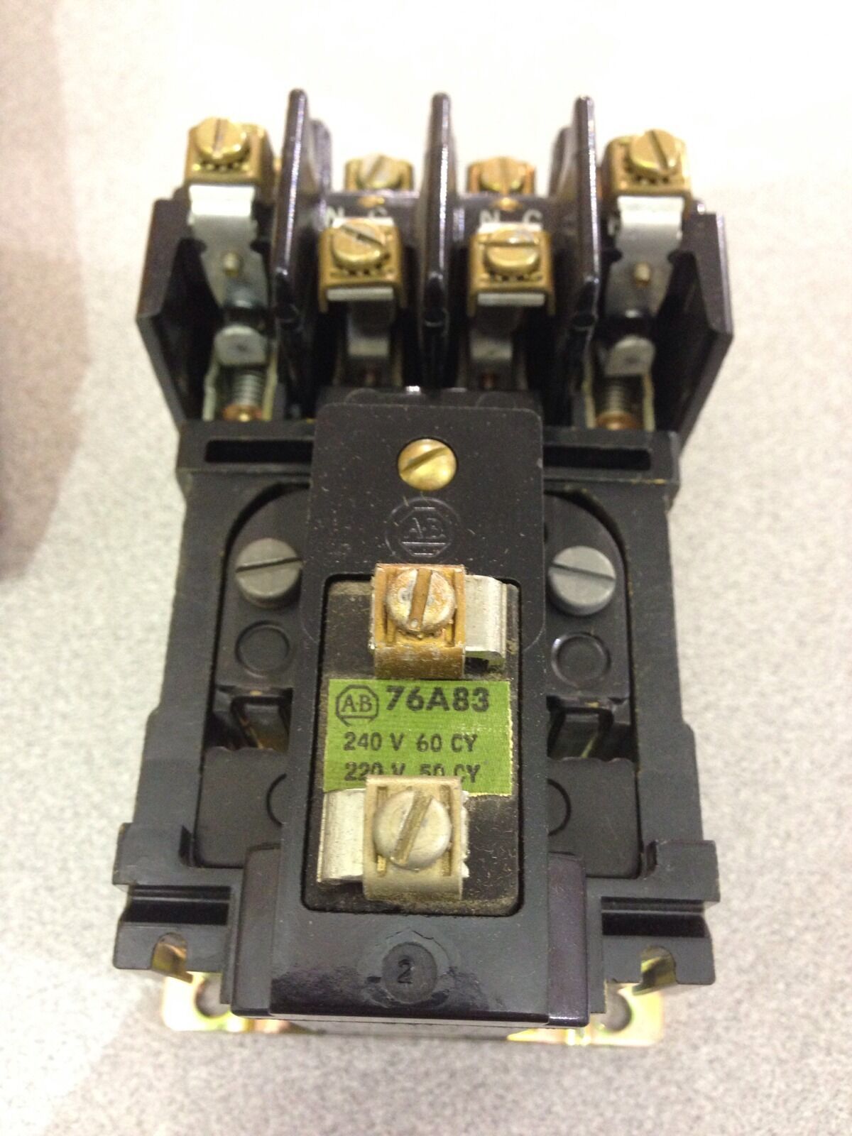 NEW IN BOX ALLEN-BRADLEY 4 POLE CONTROL RELAY 700-BR220A2 SERIES A