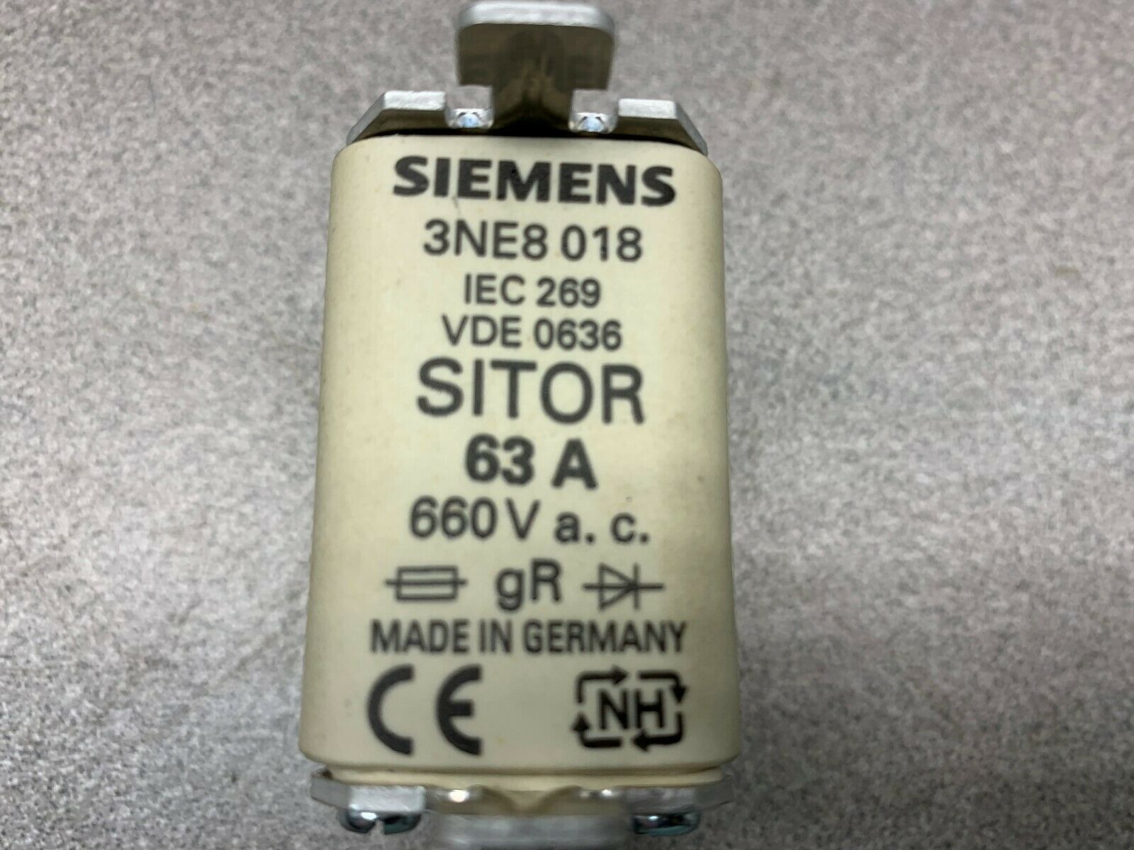 NEW NO BOX SIEMENS FUSE 3NE8018