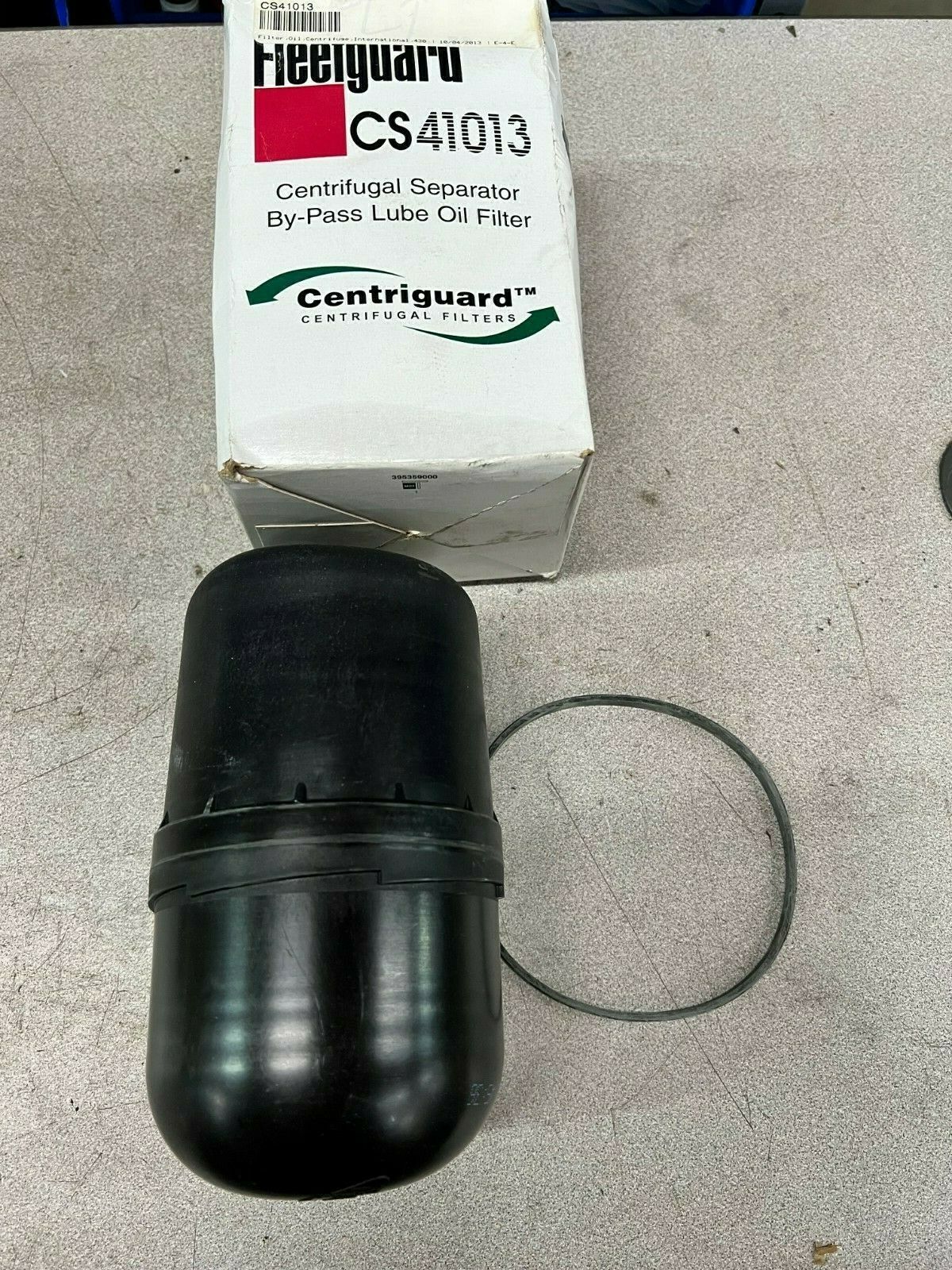 NEW IN BOX FLEETGUARD OIL FILTER CS41013