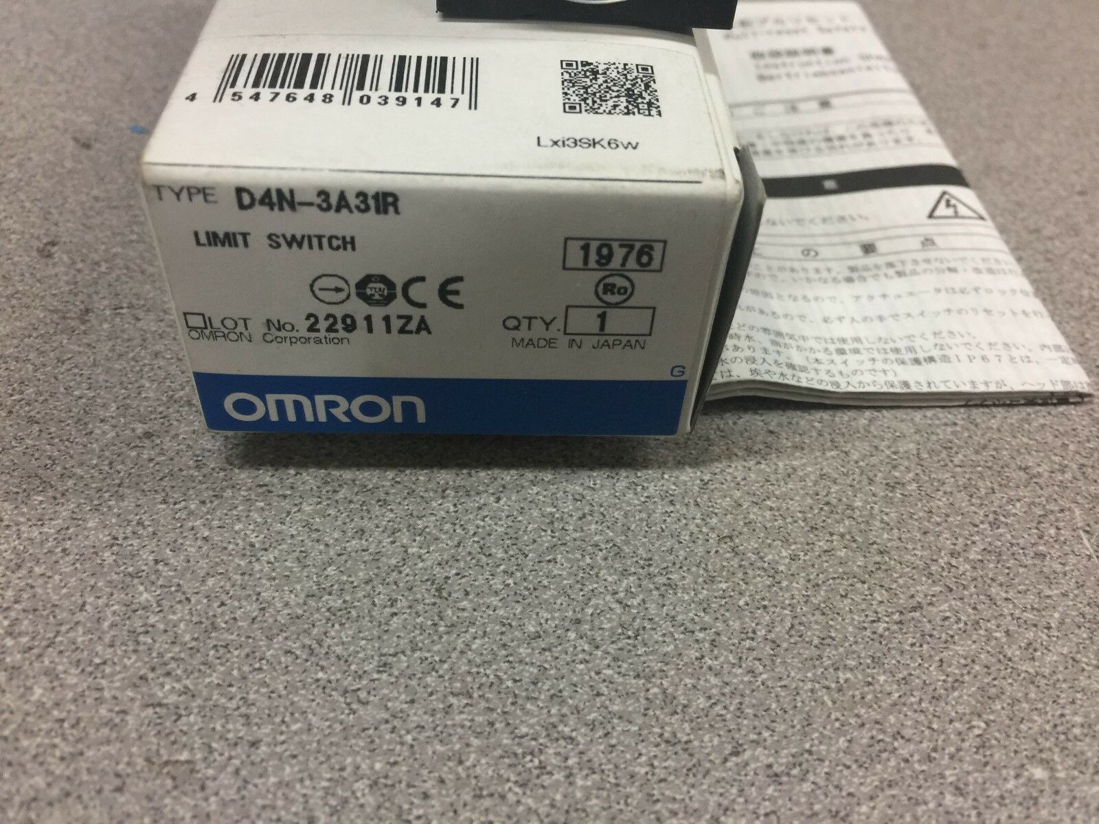 NEW IN BOX OMRON LIMIT SWITCH D4N-3A31R