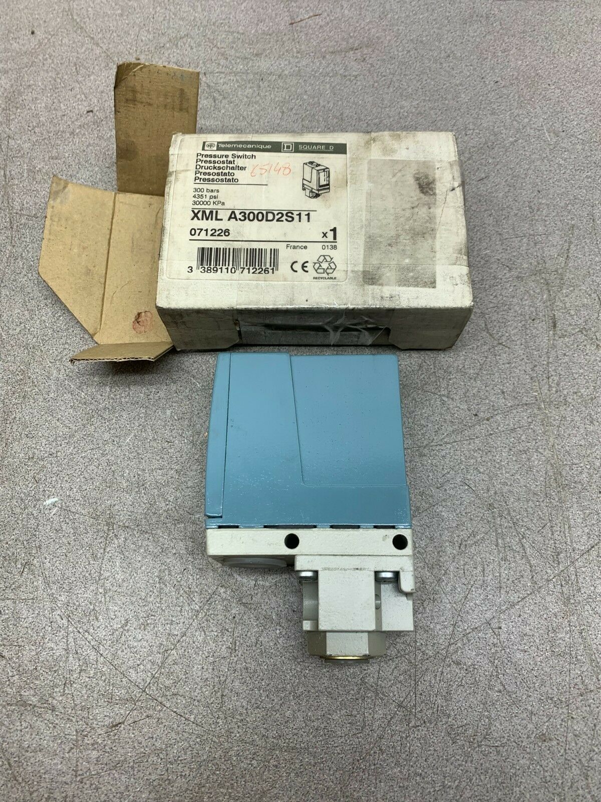 NEW IN BOX TELEMECANIQUE SQUARE D PRESSURE SWITCH XML A300D2S11