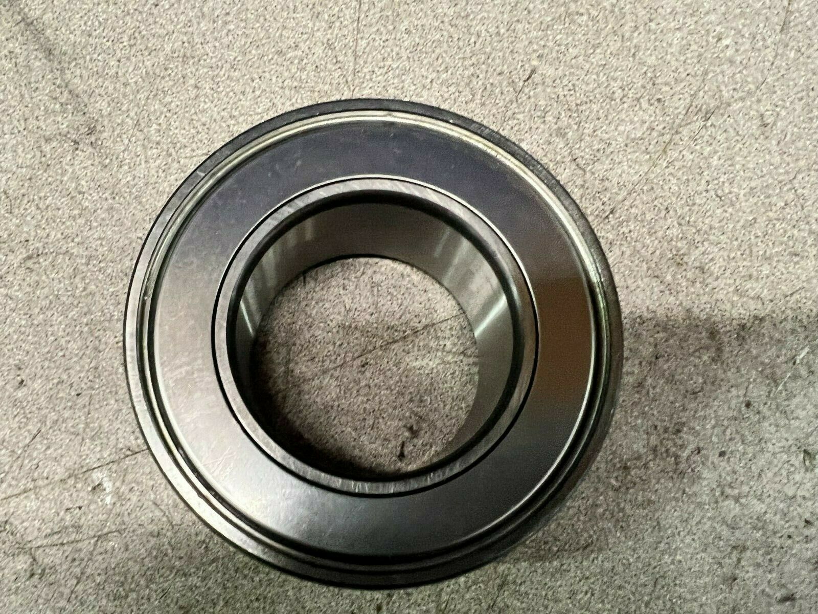 NEW IN BOX SKF BALL BEARING 5210-E2Z