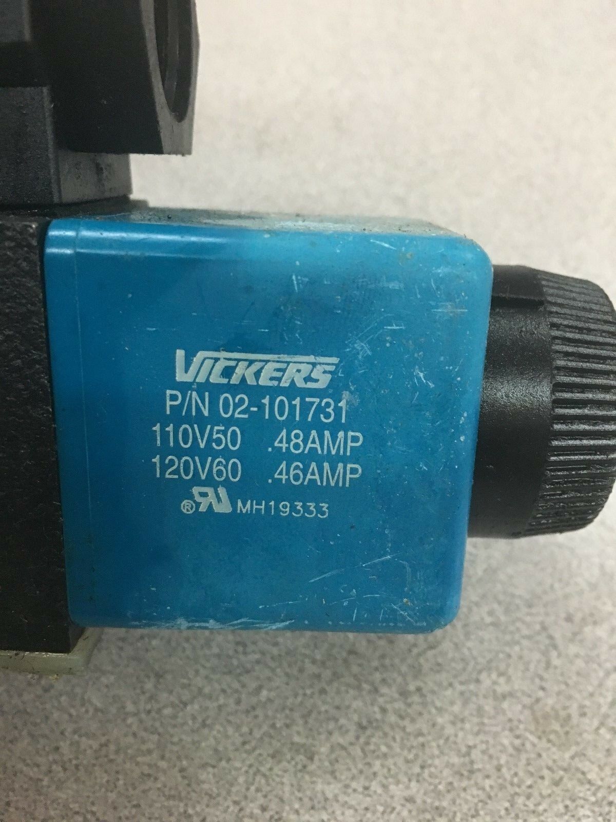 NEW NO BOX VICKERS 02-110526 HYDRAULIC VALVE DG4V-3S-22AL-M-FTWL-B5-60