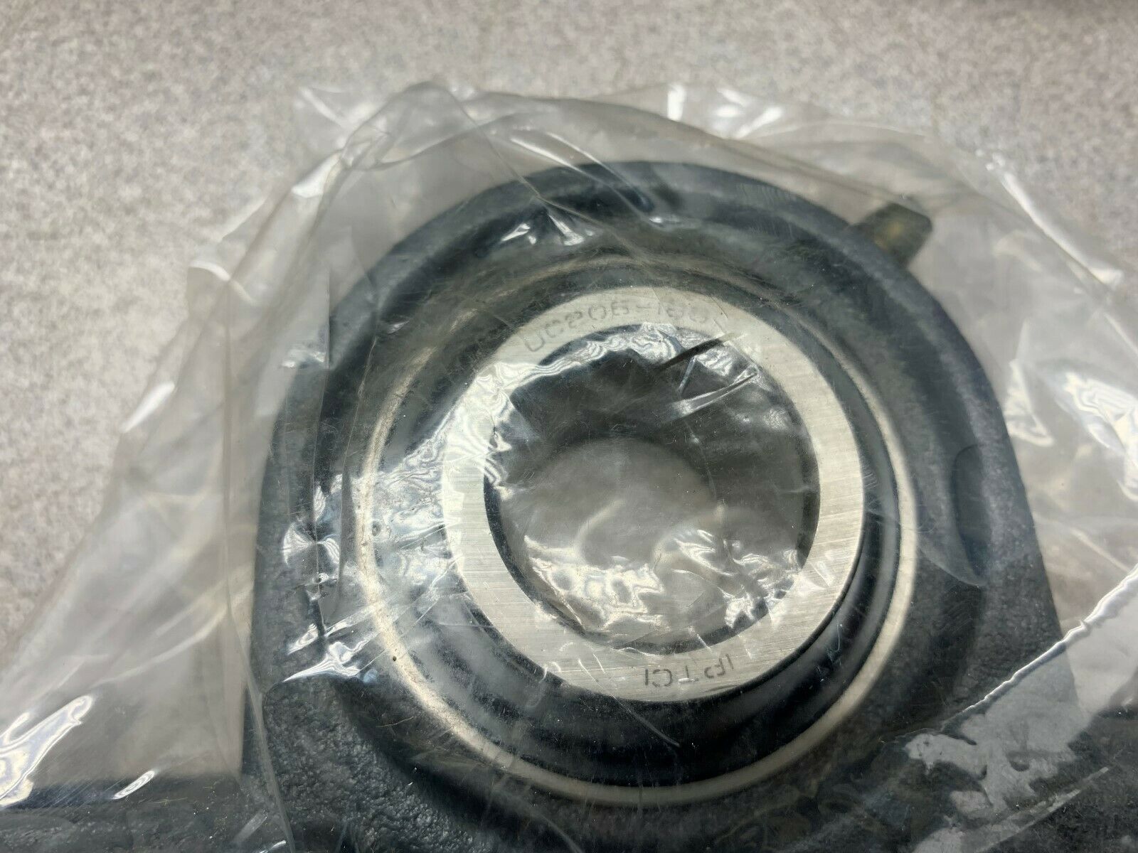 NEW IN BOX GENERIC PILLOW BLOCK BEARING UC-206-18G