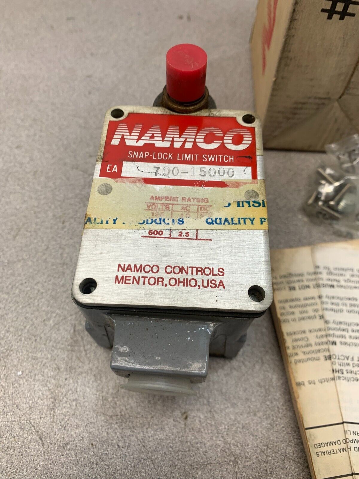 NEW IN BOX NAMCO SNAP-LOCK LIMIT SWITCH EA700-15000