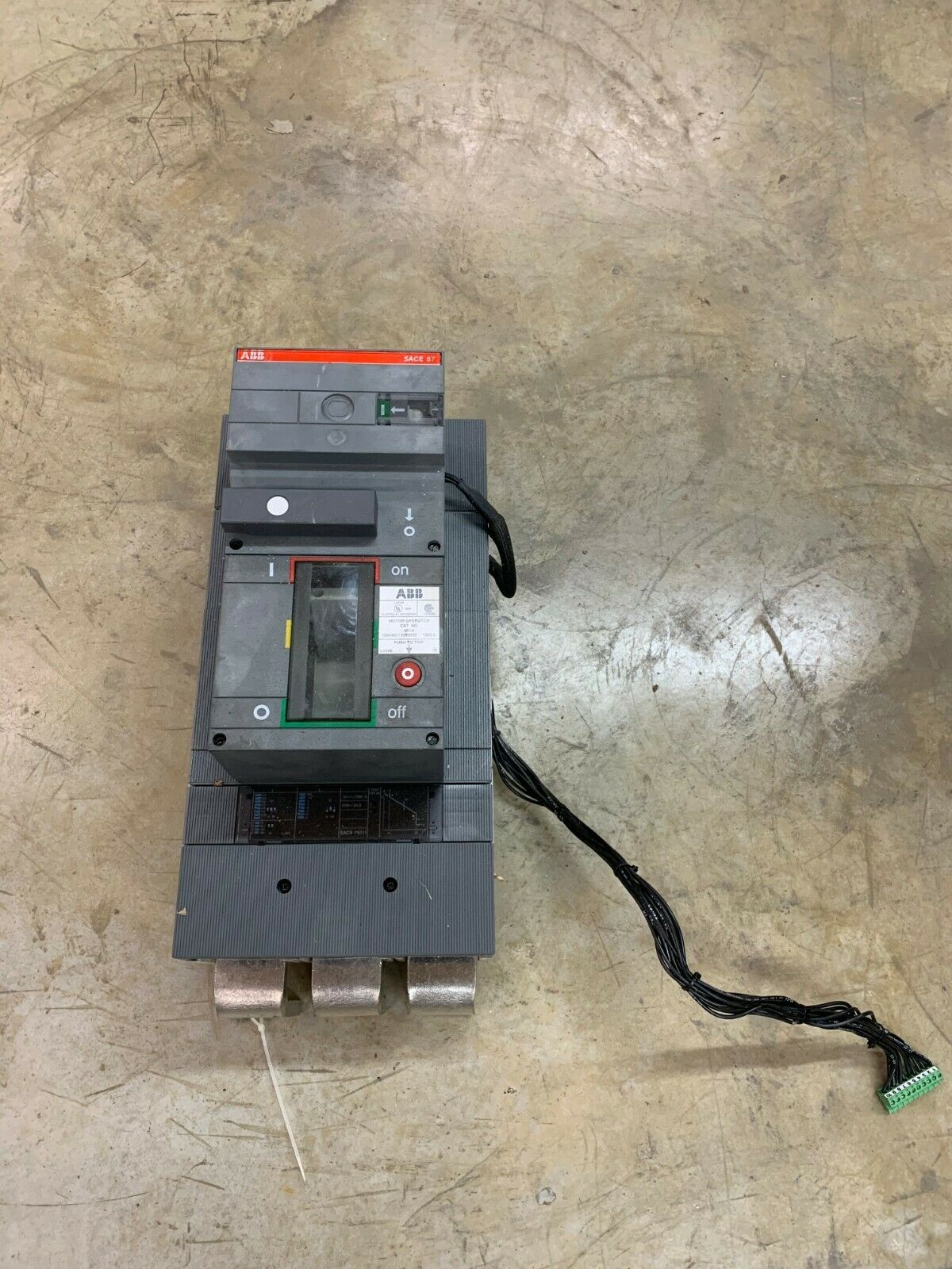 USED ABB 122160009-001 CIRCUIT BREAKER AB00532210 WITH M7-4 OPERATOR