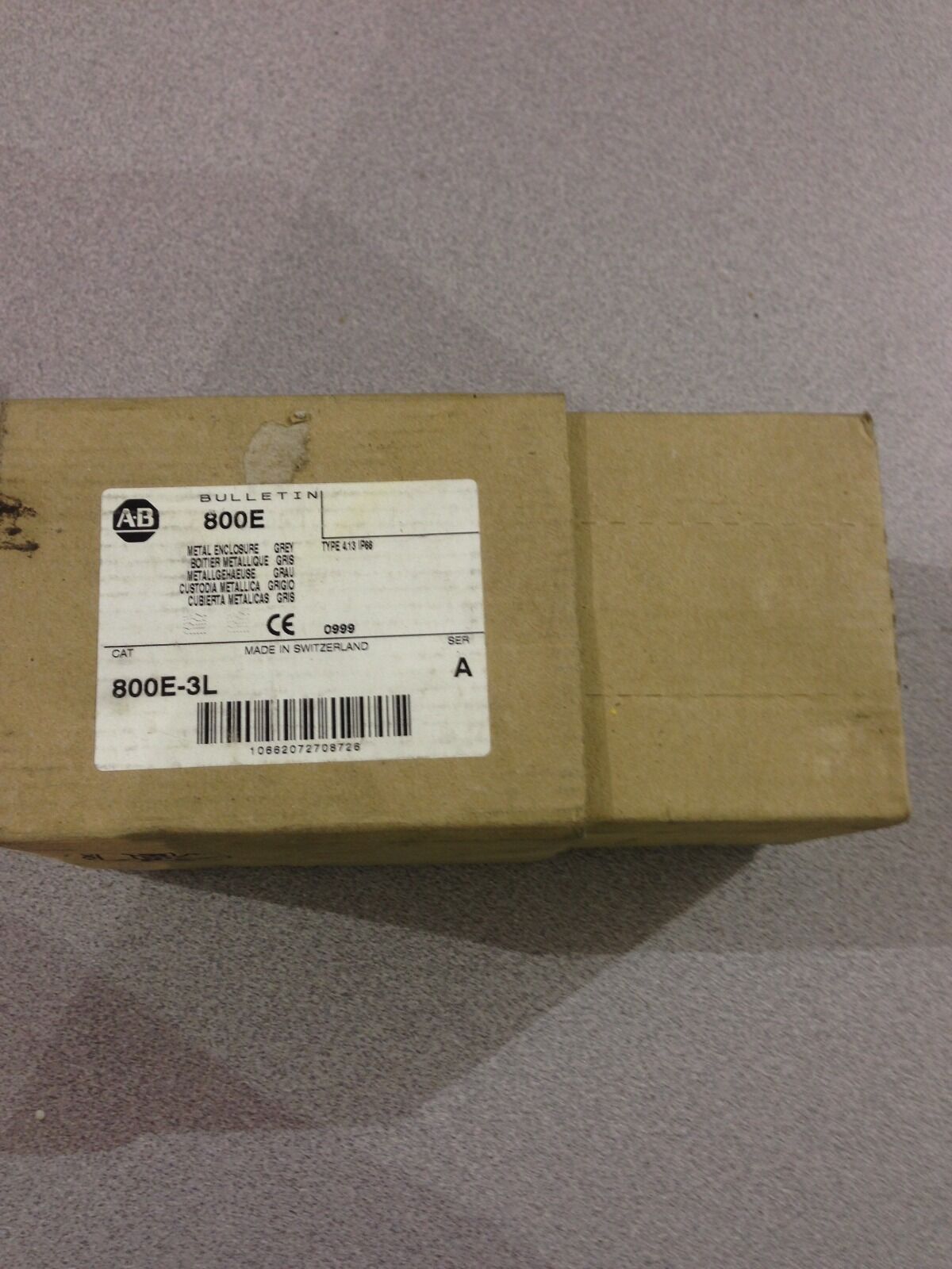 NEW IN BOX ALLEN-BRADLEY PUSH BUTTON METAL ENCLOSURE 800E-3L SER A   (C8)