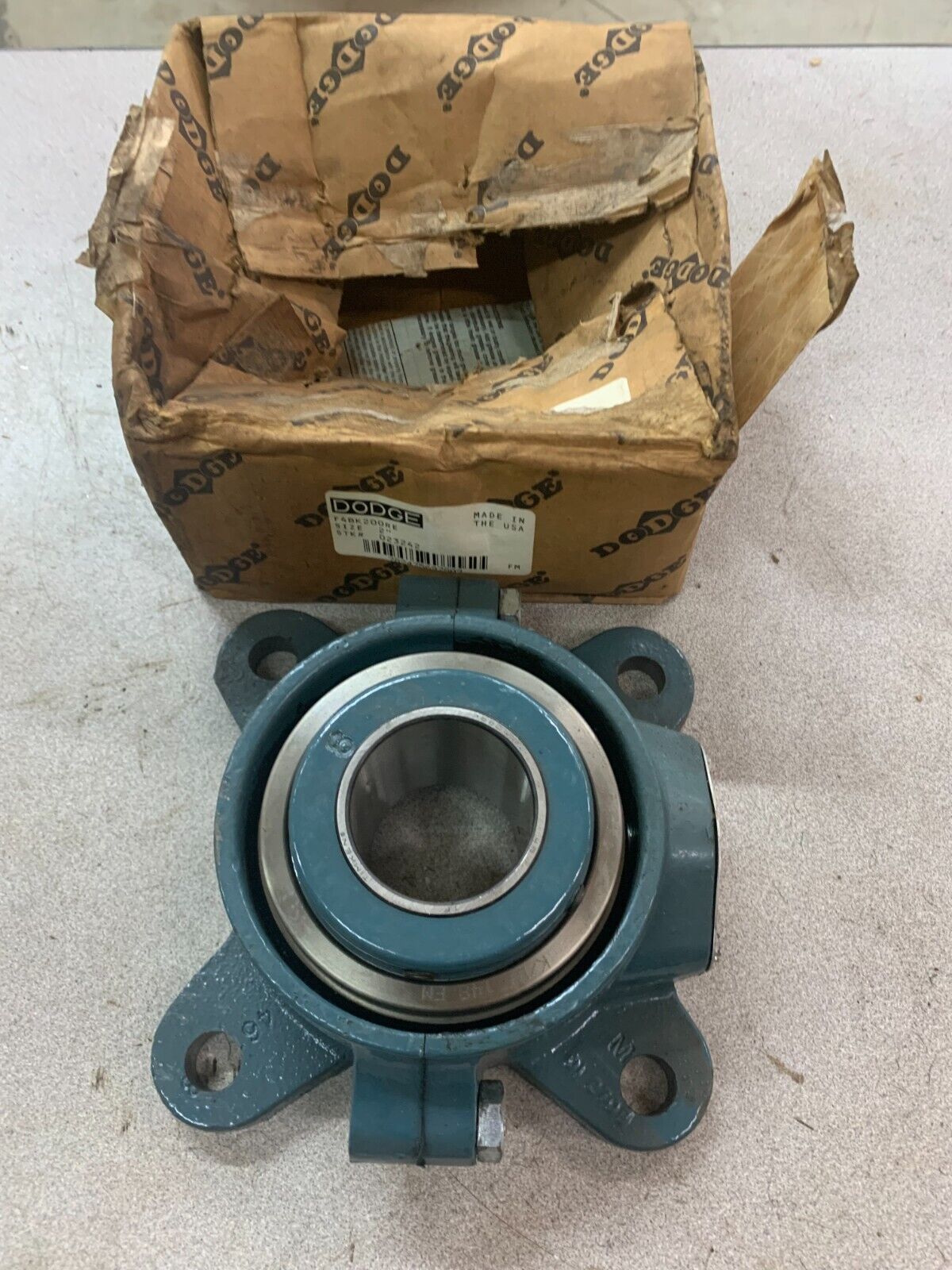 NEW IN BOX DODGE 4-BOLT F4BK200RE FLANGE BEARING 2" BORE F4B-K-200RE 023242