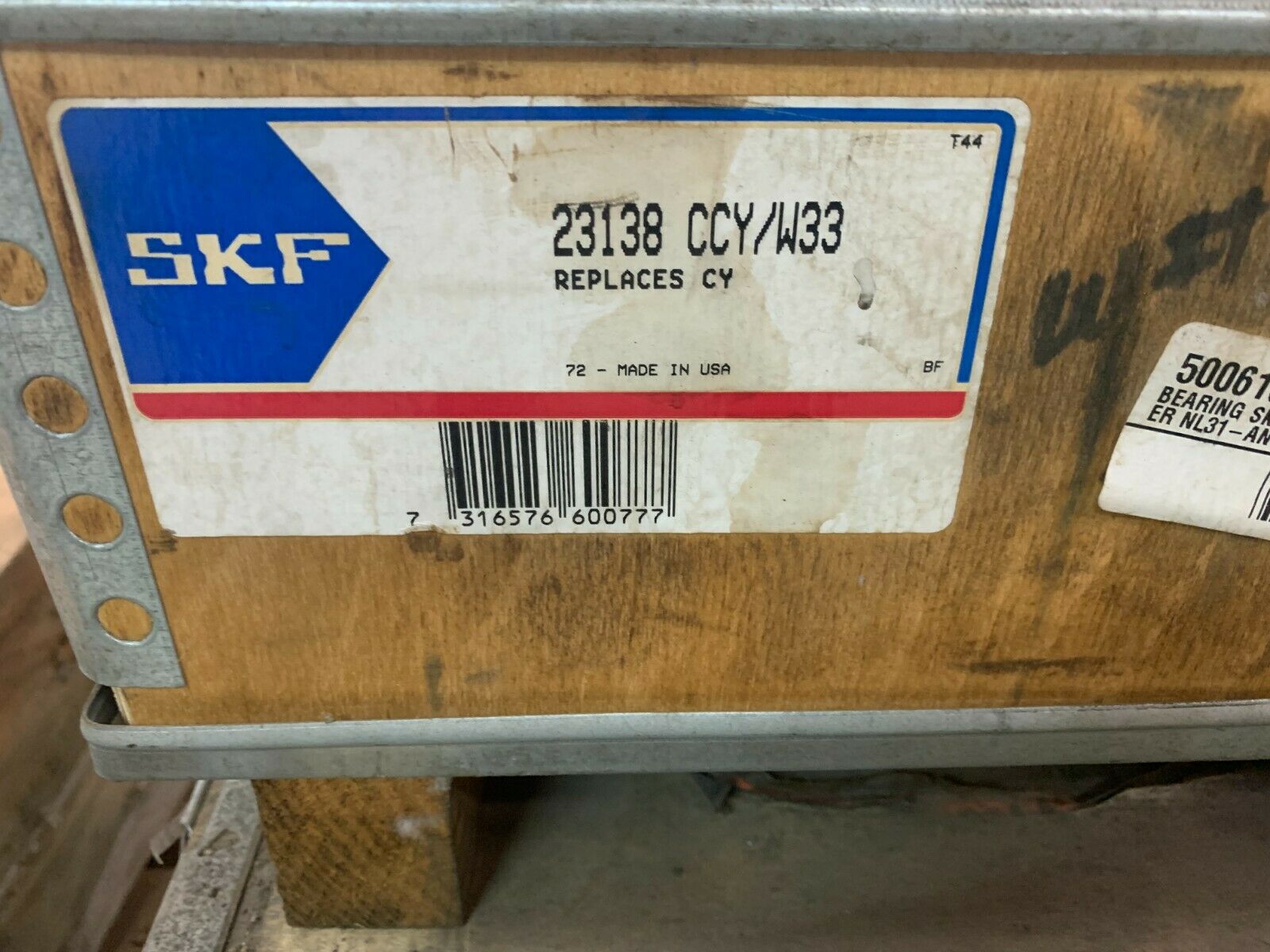 NEW IN BOX SKF 23138CCYW33 SPHERICAL ROLLER BEARING 23138 CCY/W33