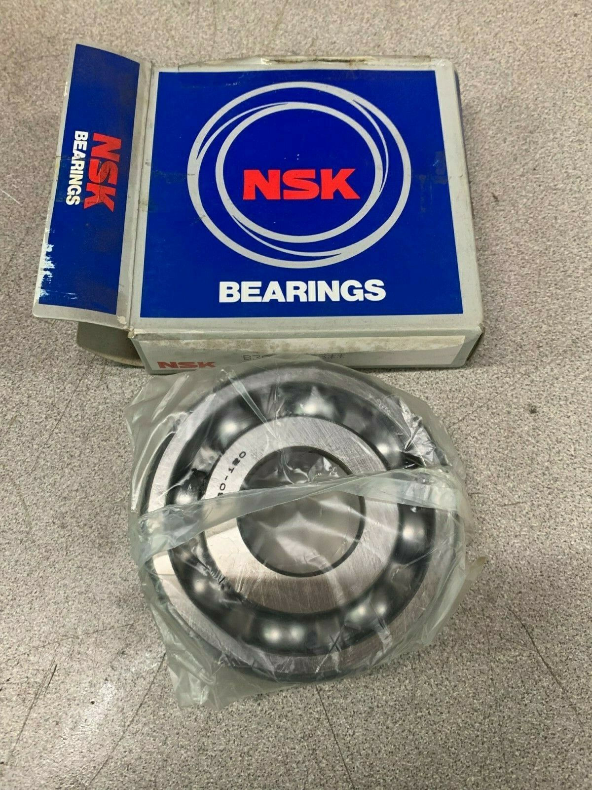 NEW IN BOX NSK B30-120C3 ROLLER BEARING B30-120C3**