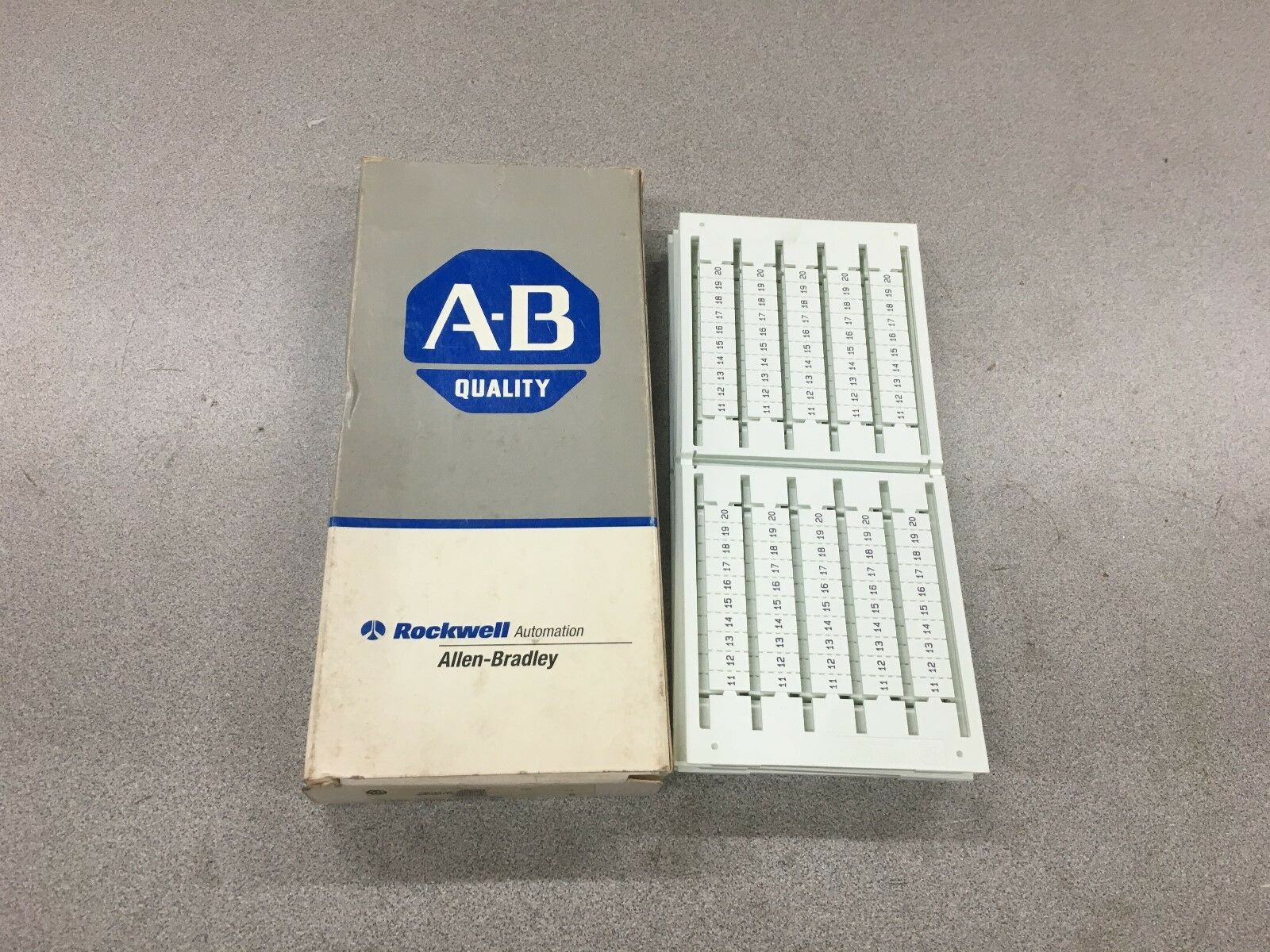 NEW BOX OF 5 ALLEN-BRADLEY SNAP-IN MARKERS 1492-SM6X12H11-20 SERIES B