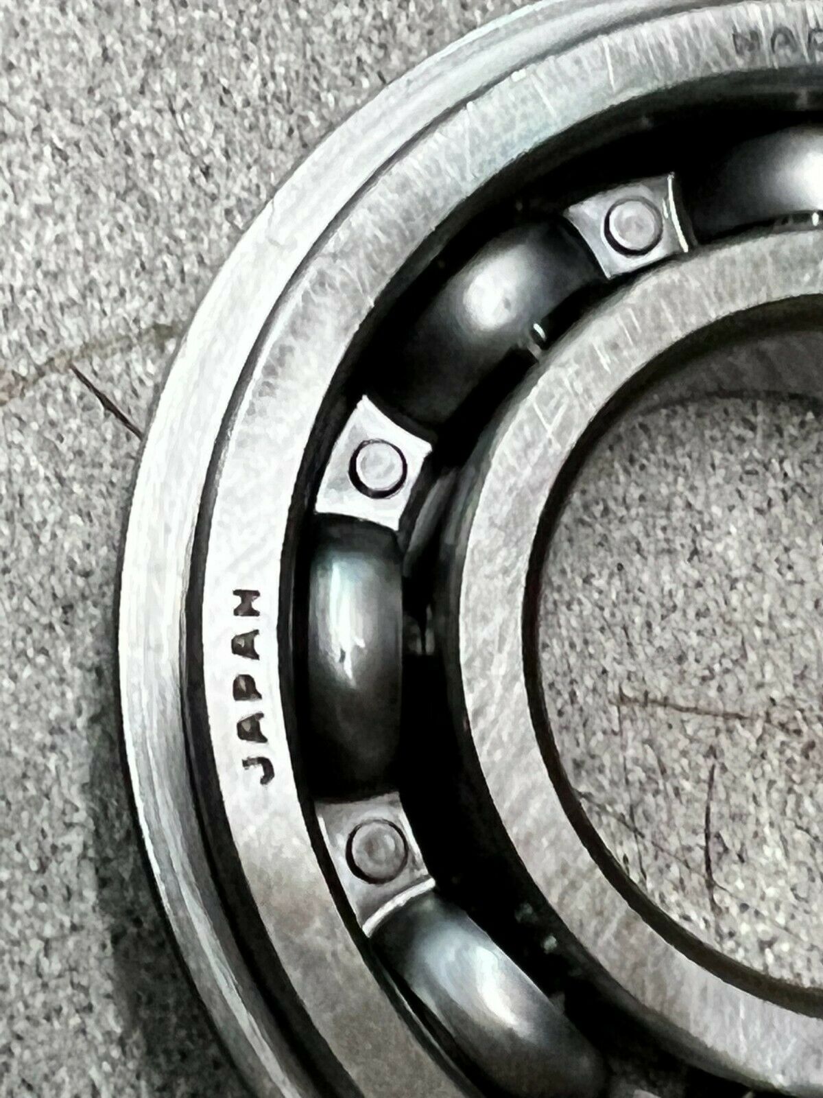 NEW IN BOX NACHI 62/28NR ROLLER BEARING 62/28N C3