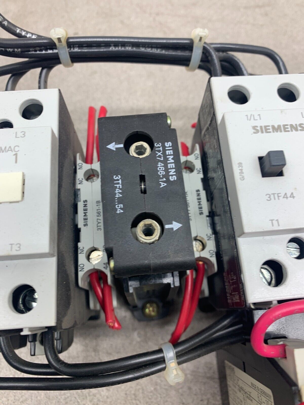 SIEMENS SIZE 1 REVERSING STARTER 3TF44 WITH 3UA55 00-1J OVERLOAD 3TF4422-0A1