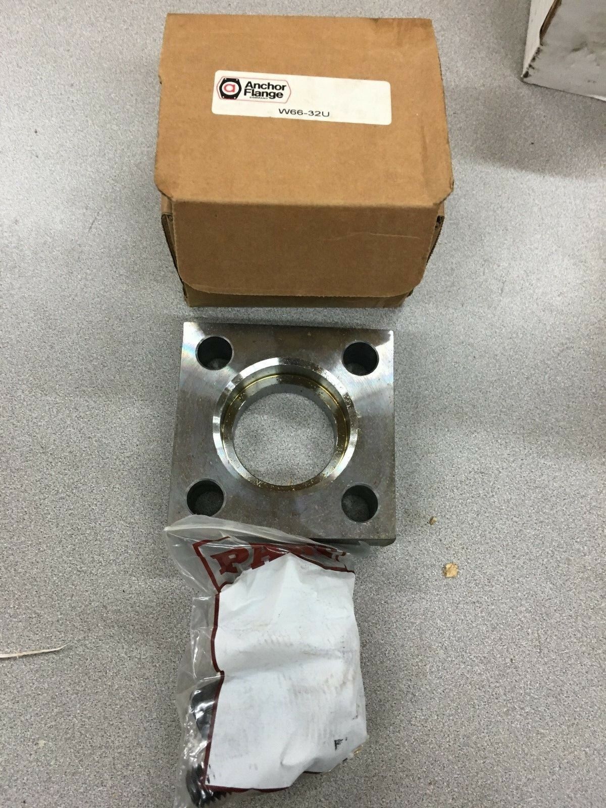 NEW IN BOX ANCHOR FLANGE W66-32U