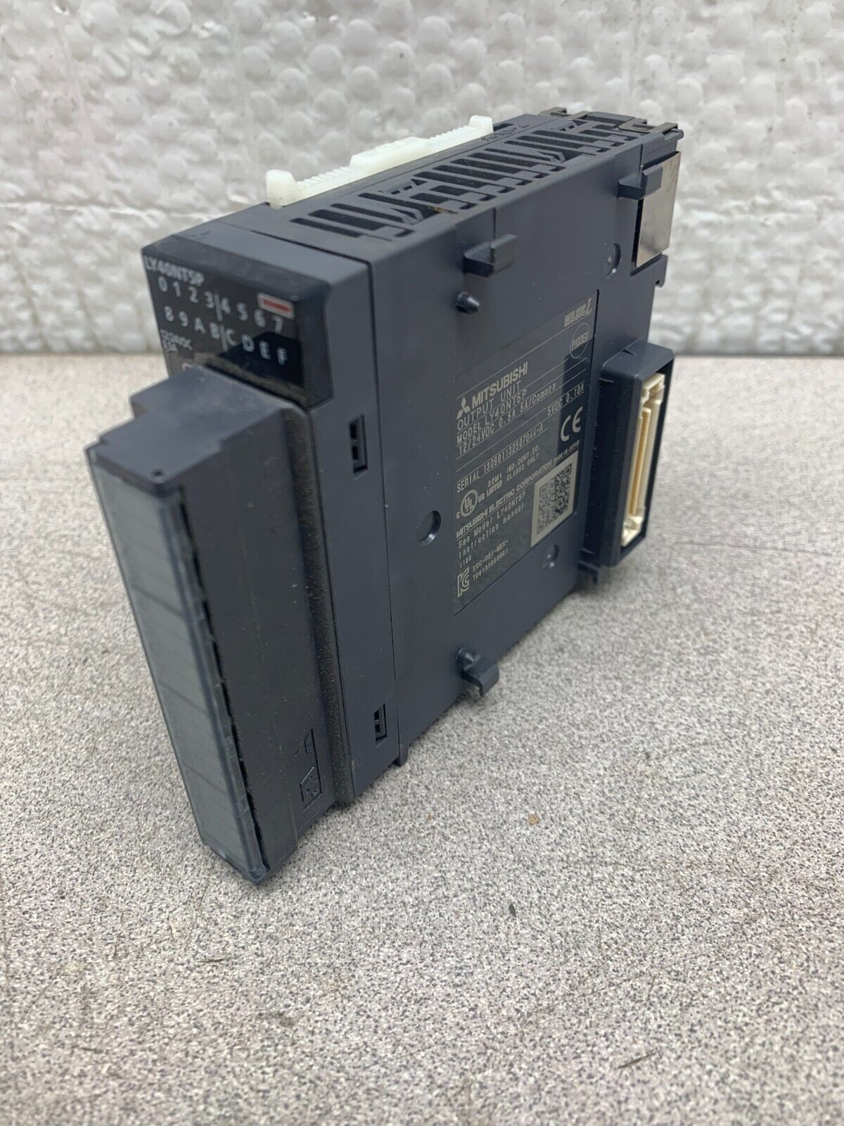 USED MITSUBISHI MELSEC OUTPUT UNIT MODULE LY40NT5P