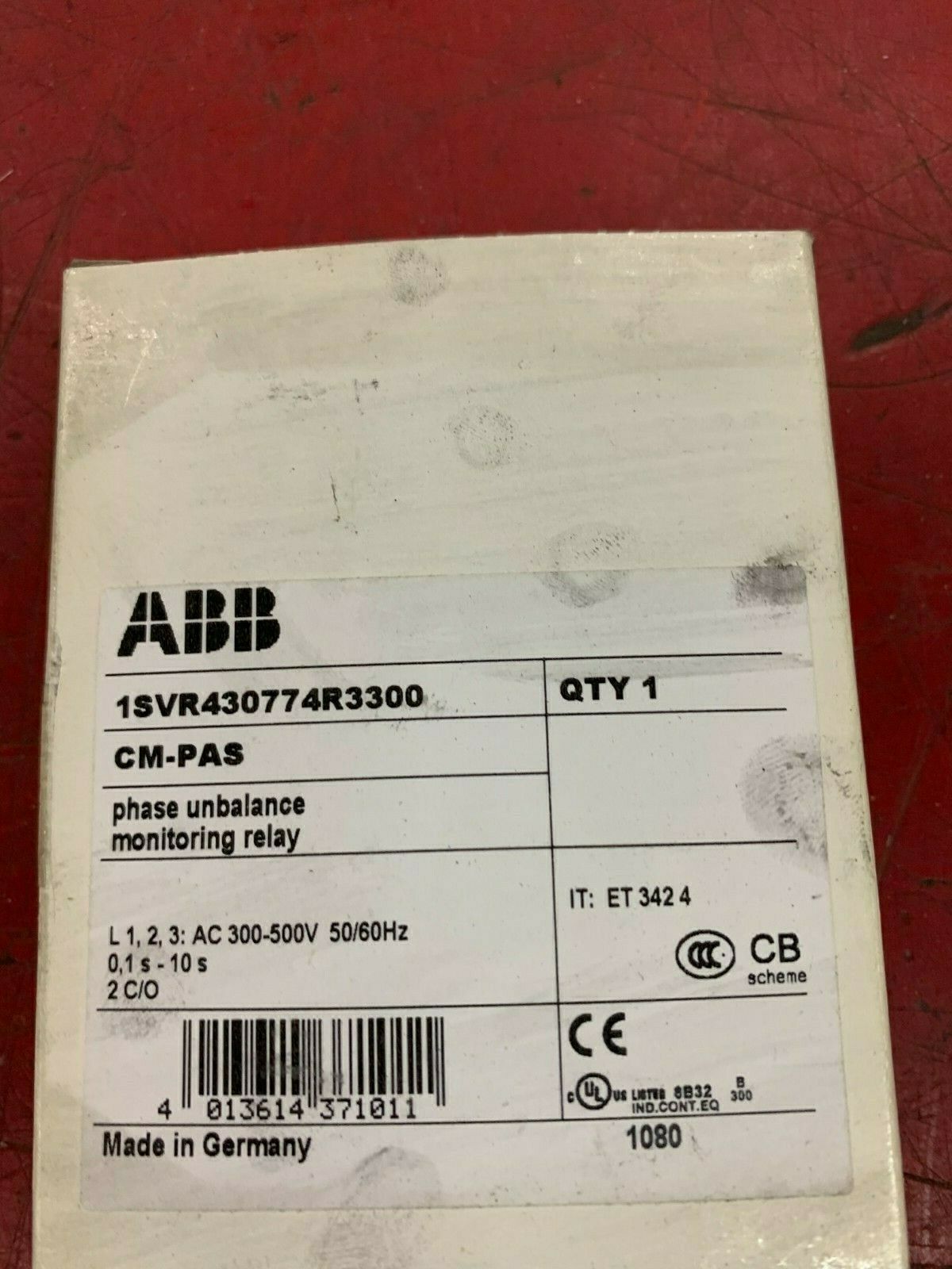 NEW IN BOX ABB RELAY 1SVR430774R3300