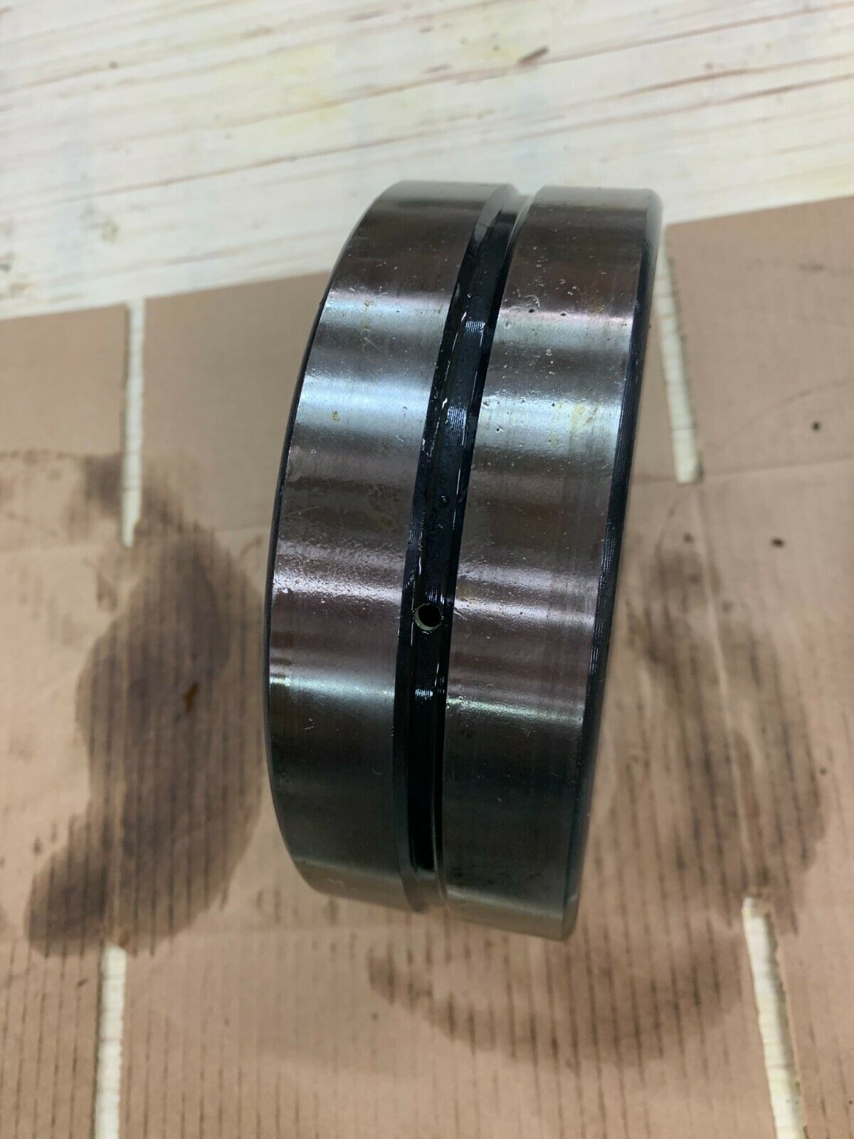 NEW NO BOX SKF SPHERICAL ROLLER BEARING 23220C C3