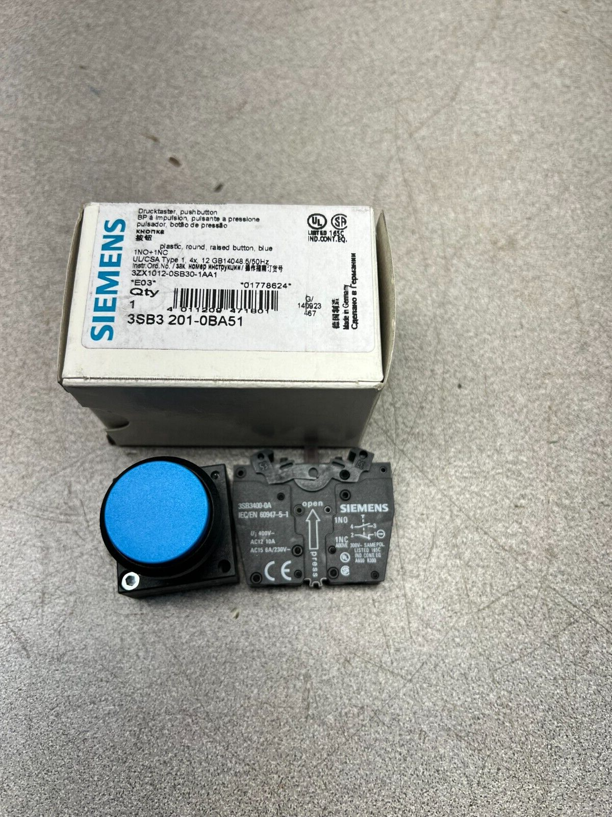 NEW IN BOX SIEMENS PUSHBUTTON 3SB3 201-0BA51