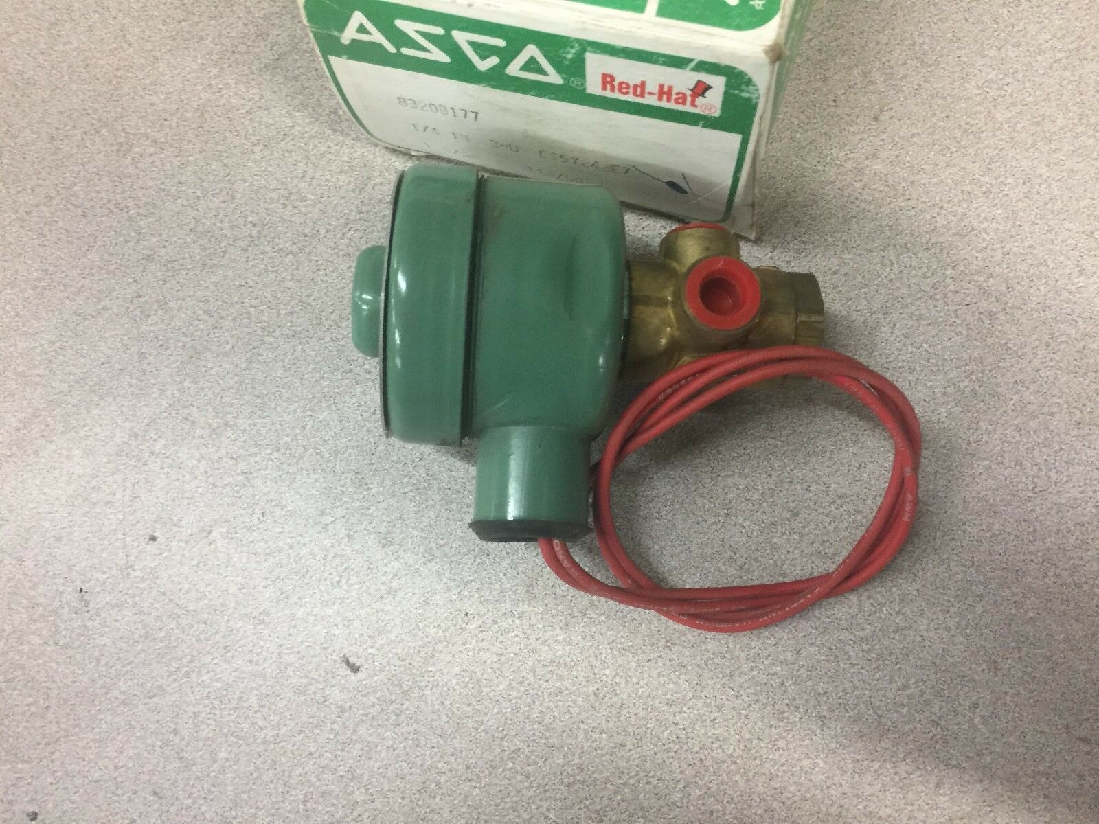 NEW IN BOX ASCO 1/4"NPT 50PSI 120VAC SOLENOID VALVE 8320B177