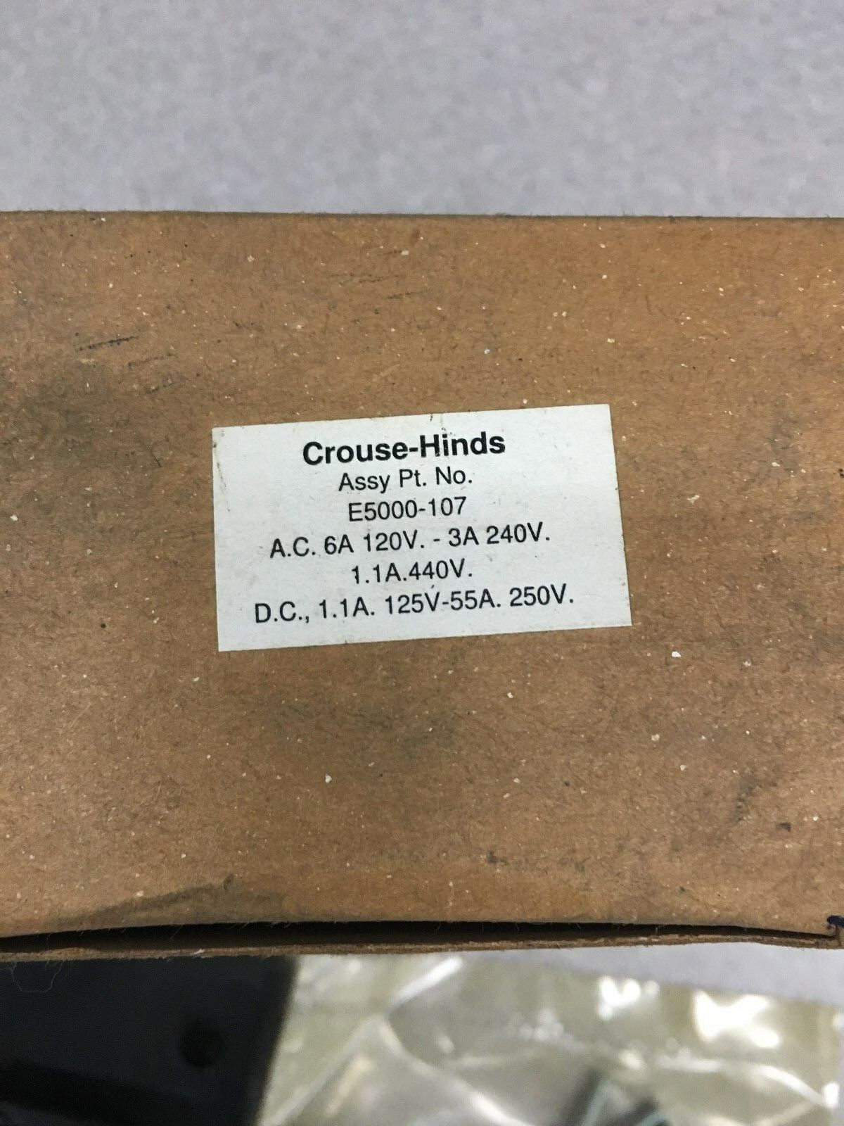 NEW IN BOX CROUSE-HINDS PUSHBUTTON STATION E5000-107