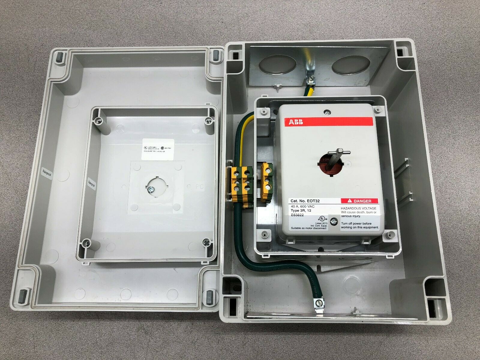 NEW NO BOX ABB 40 AMP 3POLE 600 VAC TYPE 3R,12 ENCLOSURE DISCONNECT EOT 32U3P3-S