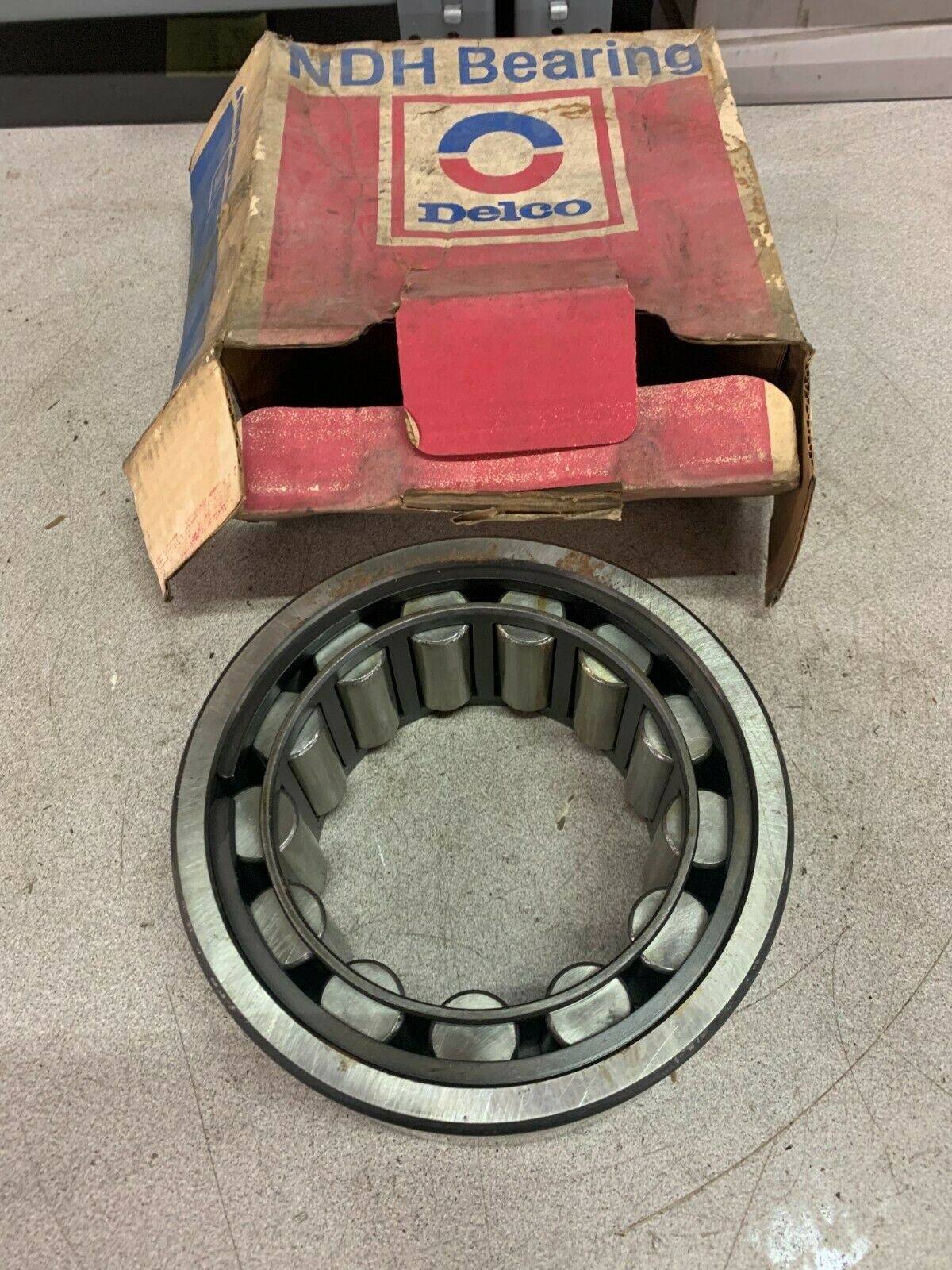 NEW IN BOX NDH DELCO CYLINDRICAL ROLLER BEARING 5317TS HYATT