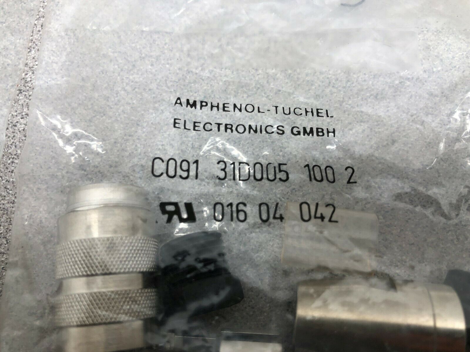 NEW IN BAG (LOT OF 4) AMPHENOL CIRCULAR DIN CONNECTOR CO91-31D005-100-2