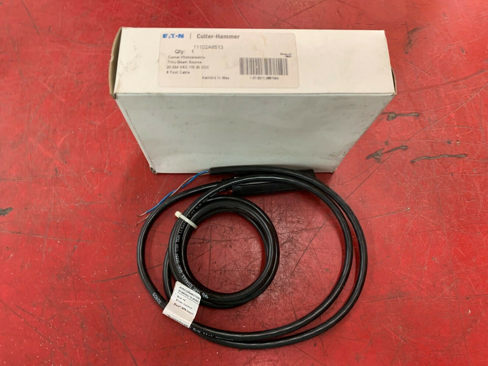 NEW IN BOX CUTLER HAMMER COMET PHOTOELECTRIC SENSOR 11102A6513