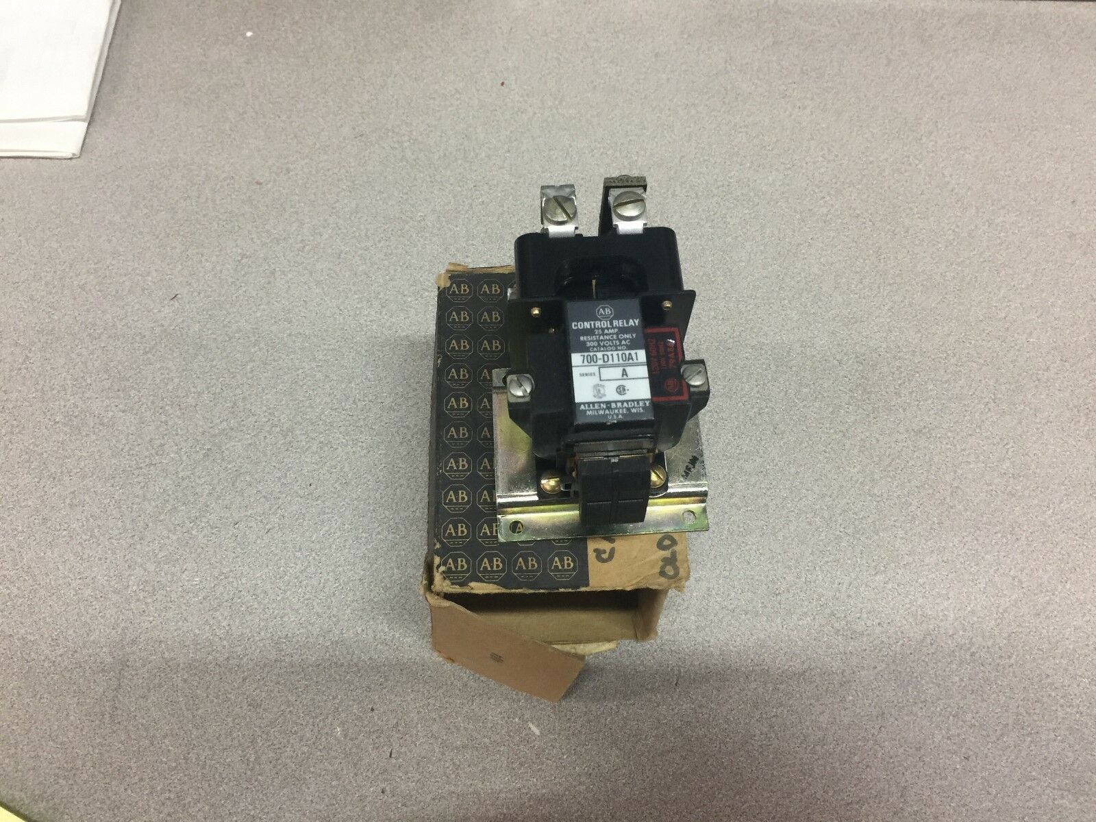 NEW IN BOX (LID OF BOX RIPPED) ALLEN BRADLEY CONTROL RELAY 120V COIL 700-D110A1